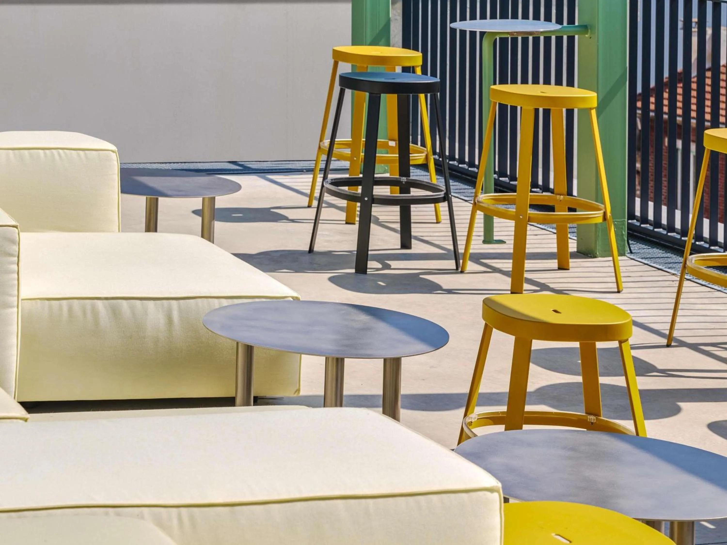 Lounge or bar in TRIBE Paris Clichy