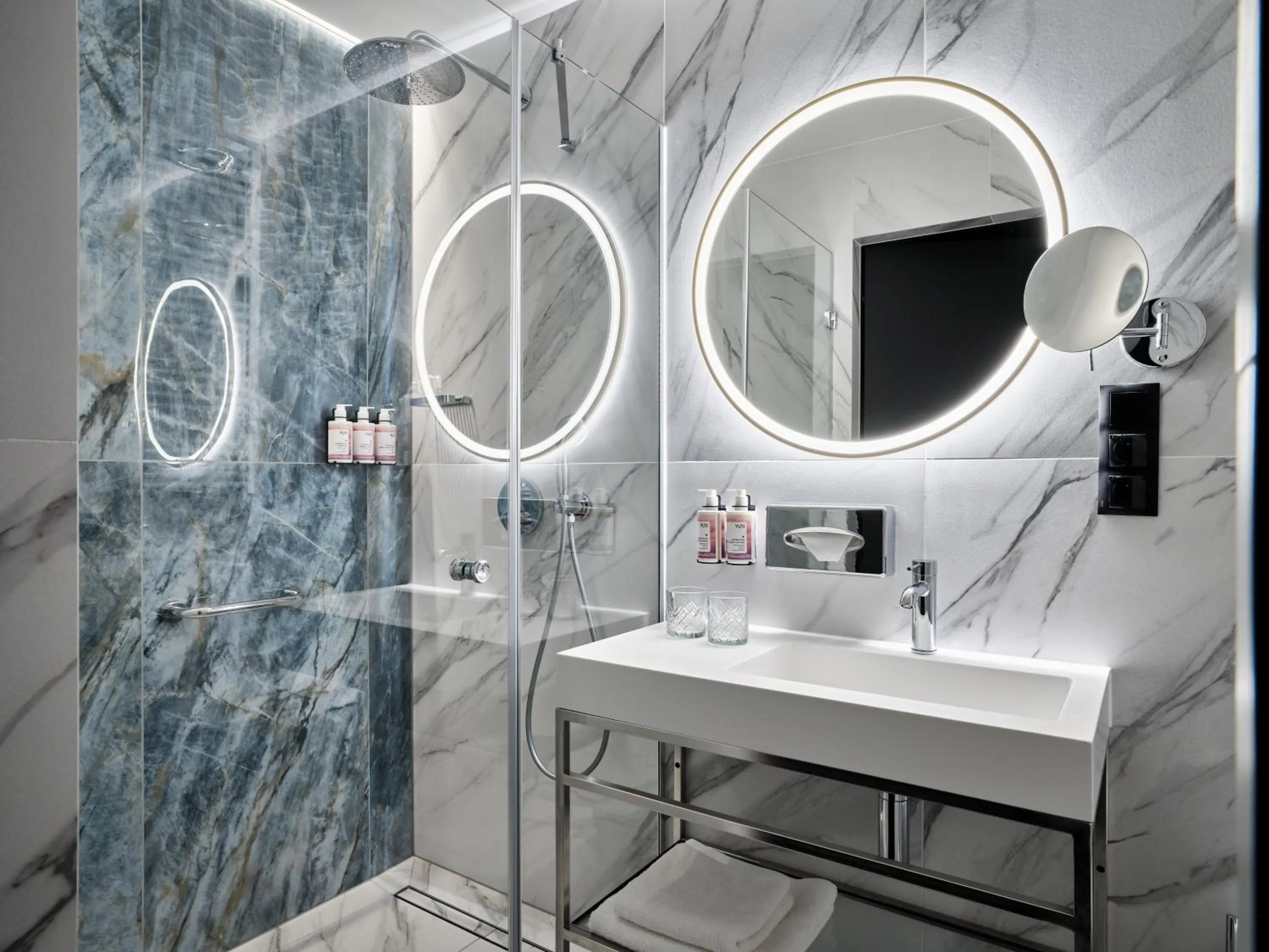 Shower in Mövenpick Grand Hotel Wroclaw