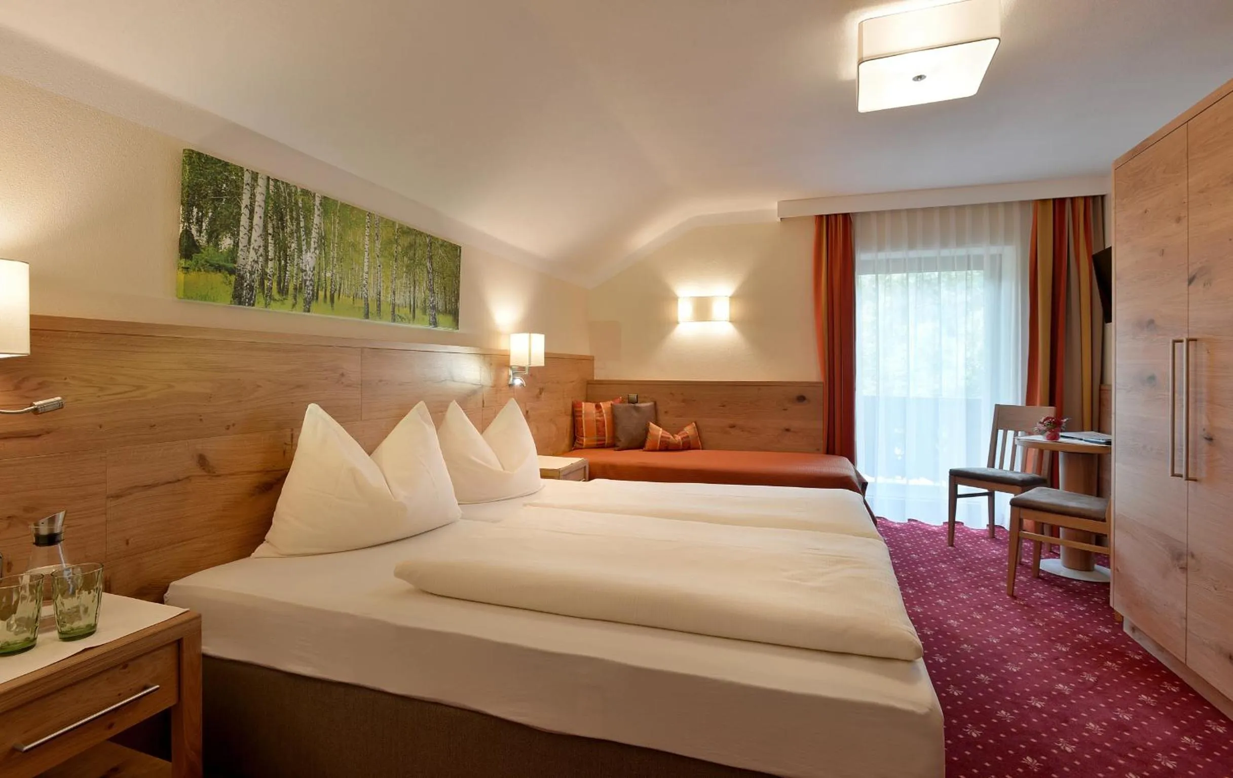 Bed in Hotel Garni Birkenhof