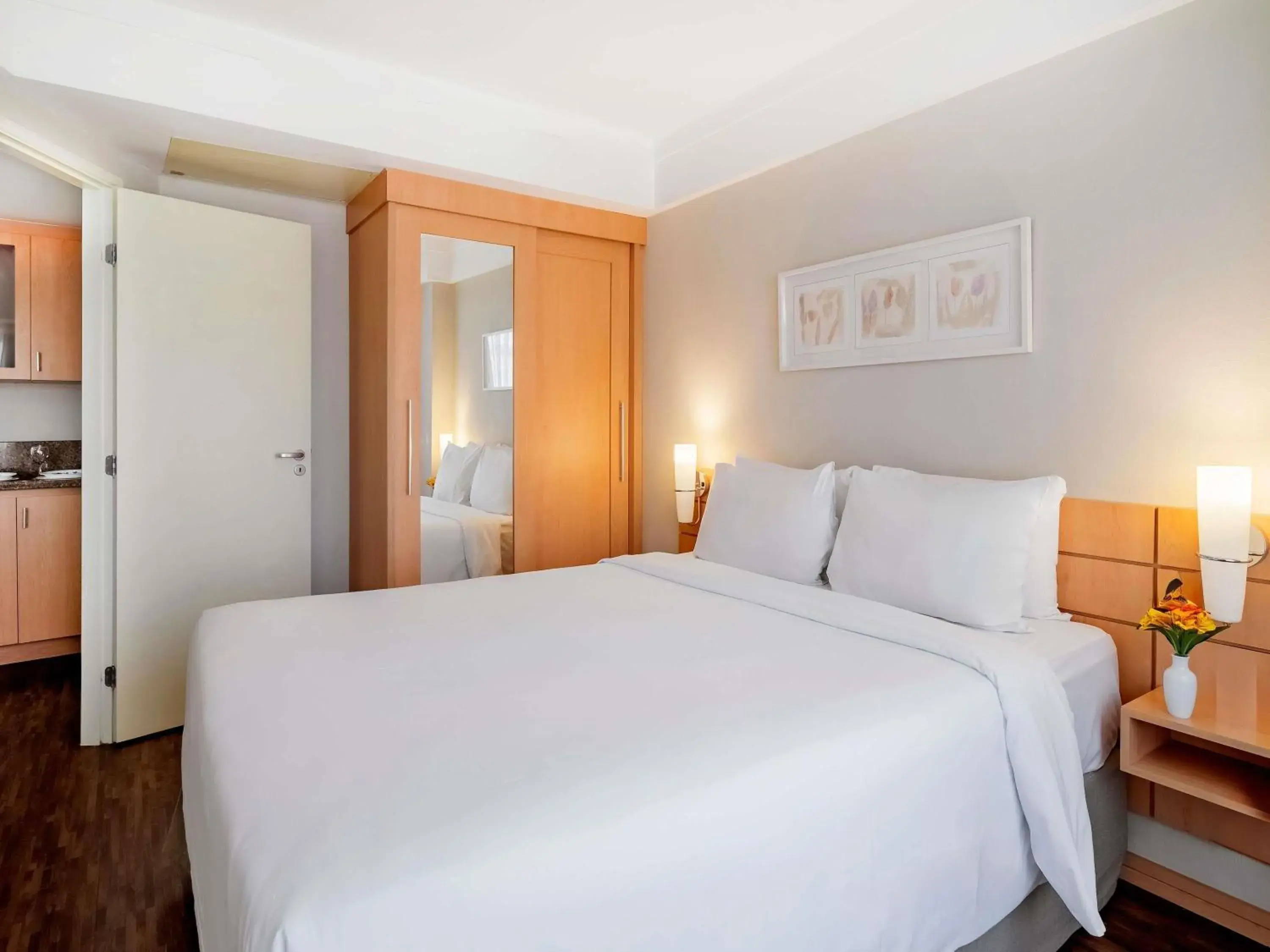 Standard Room with a Double Bed and a Single Bed - single occupancy in Mercure Guarulhos Aeroporto Standard Room with a Double Bed and a Single Bed - single occupancy in Mercure Guarulhos Aeroporto