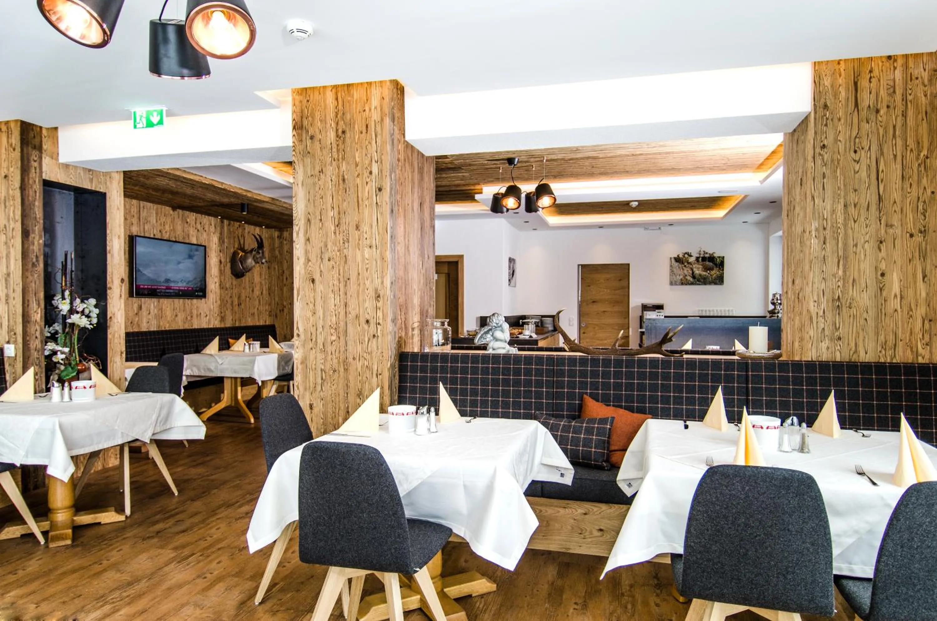 Food and drinks in Hotel Garni Persutt