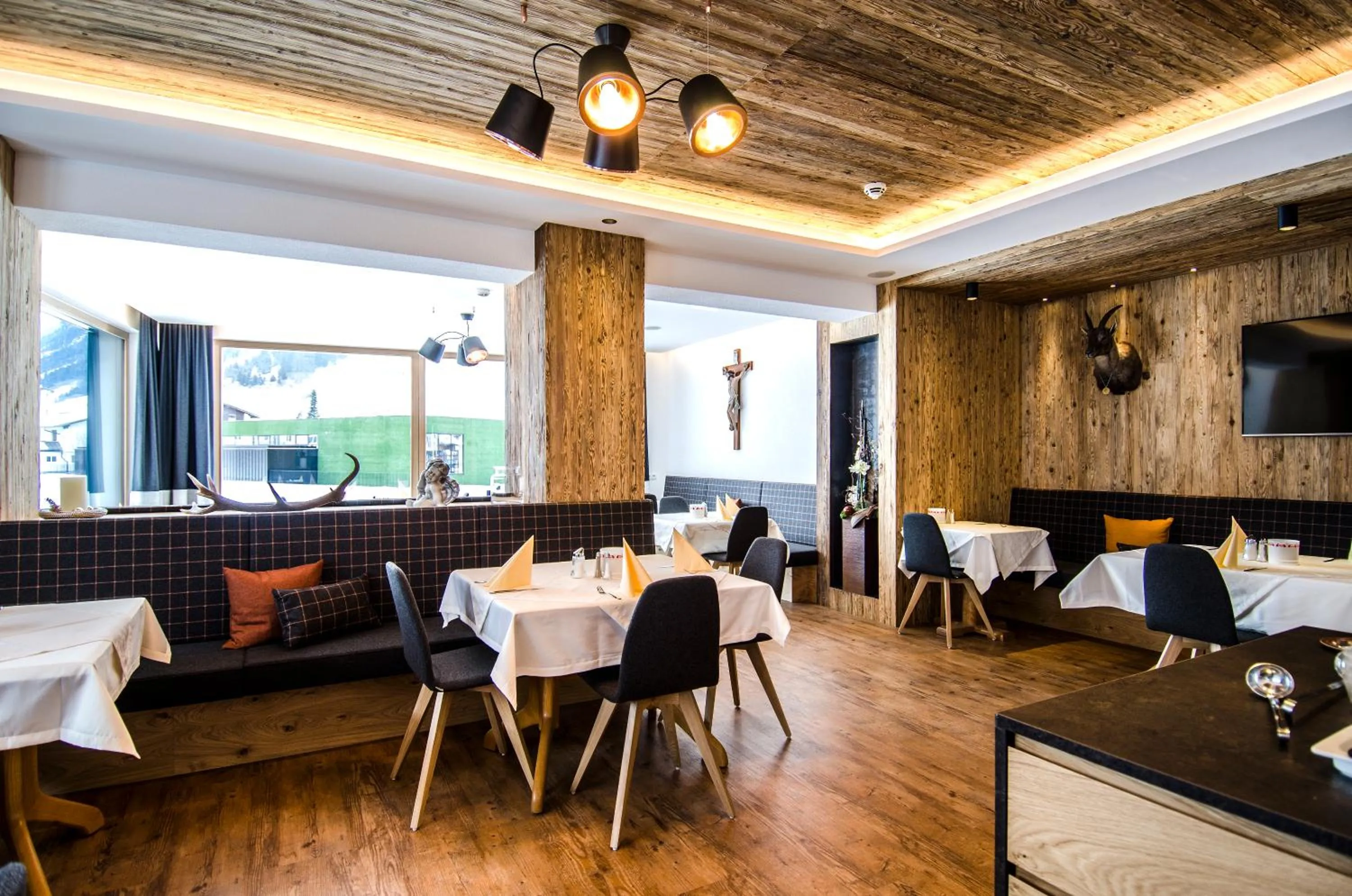 Food and drinks in Hotel Garni Persutt