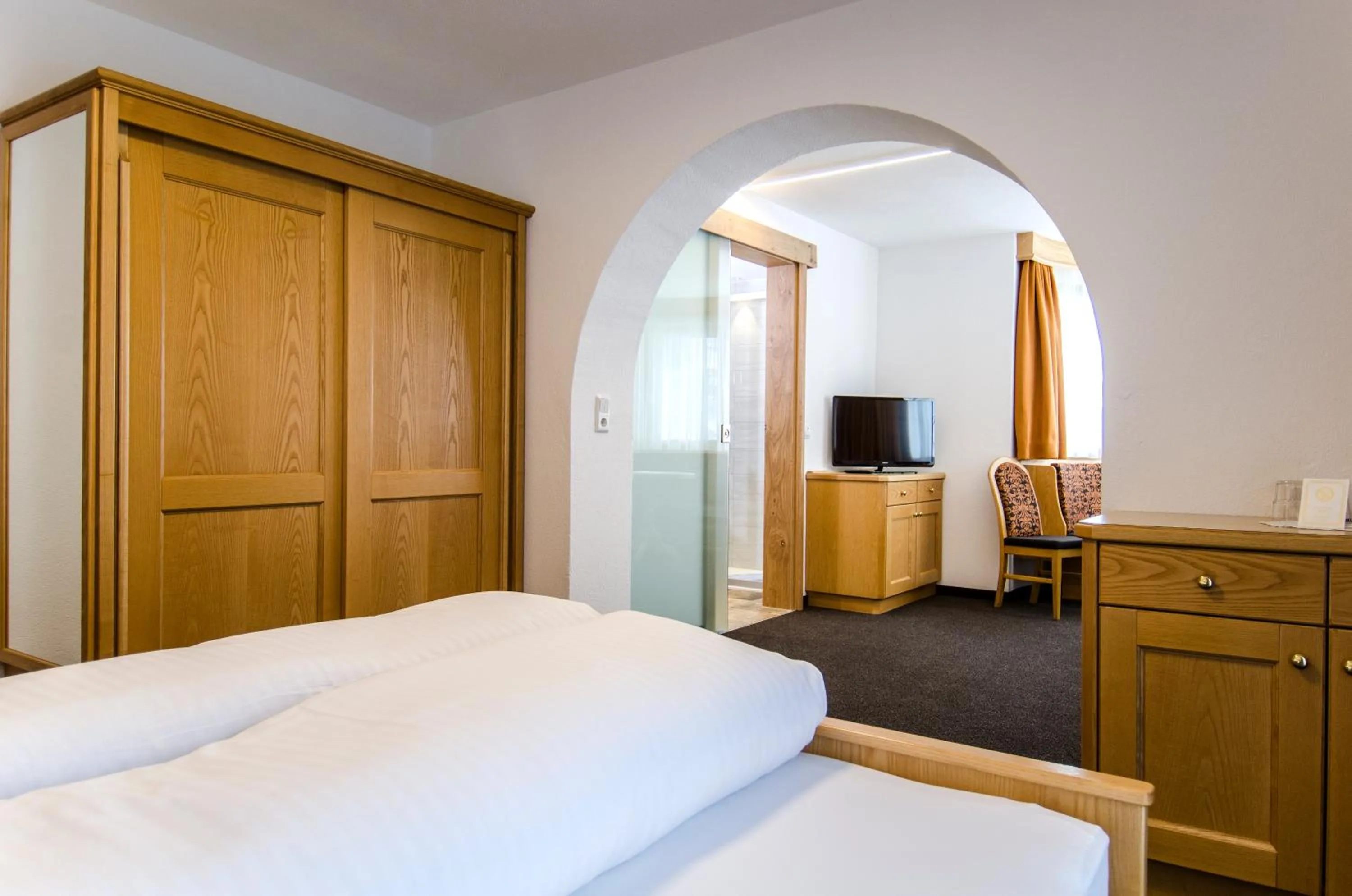 Living room, Bed in Hotel Garni Persutt