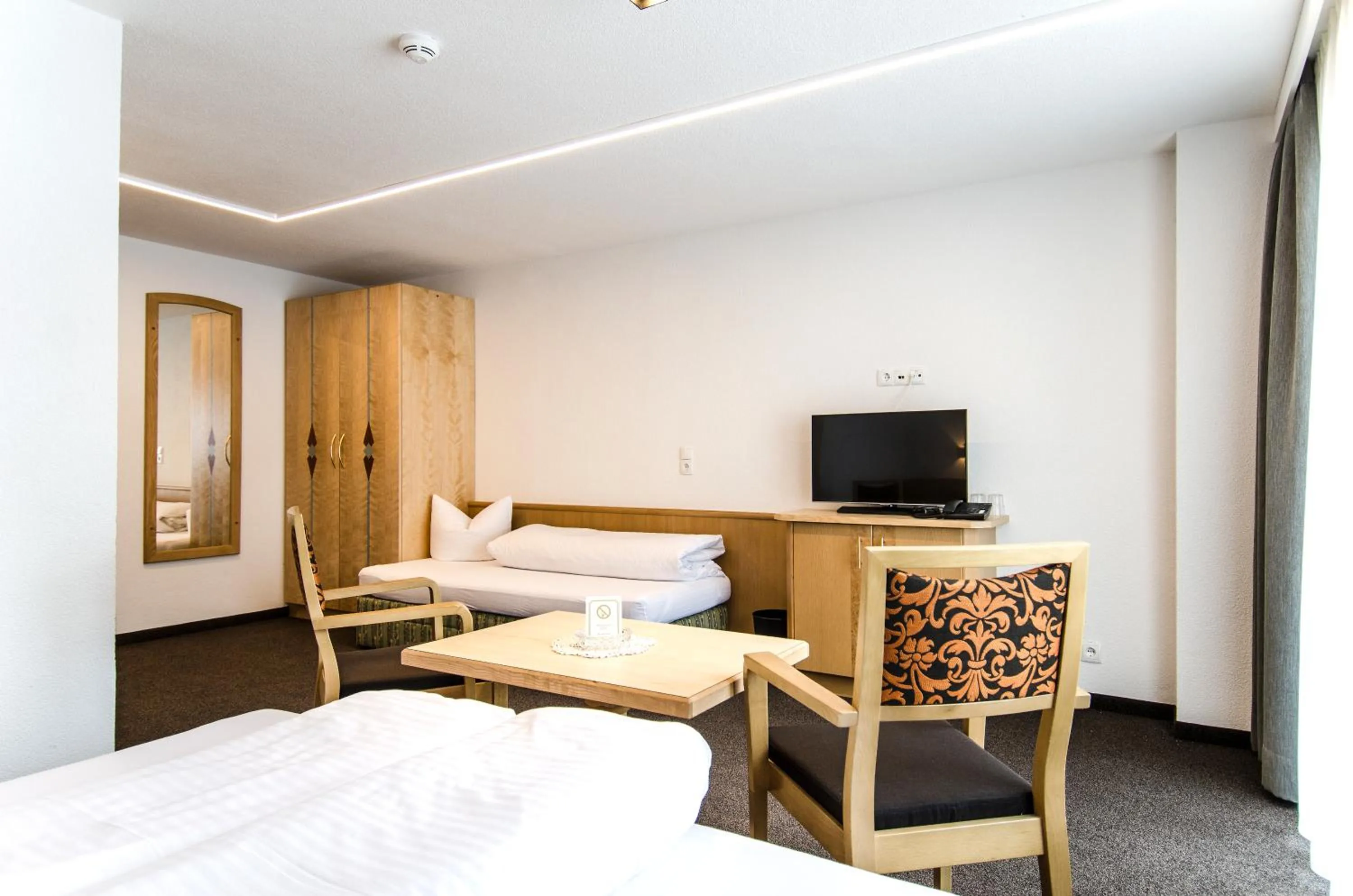 Bedroom, Bed in Hotel Garni Persutt