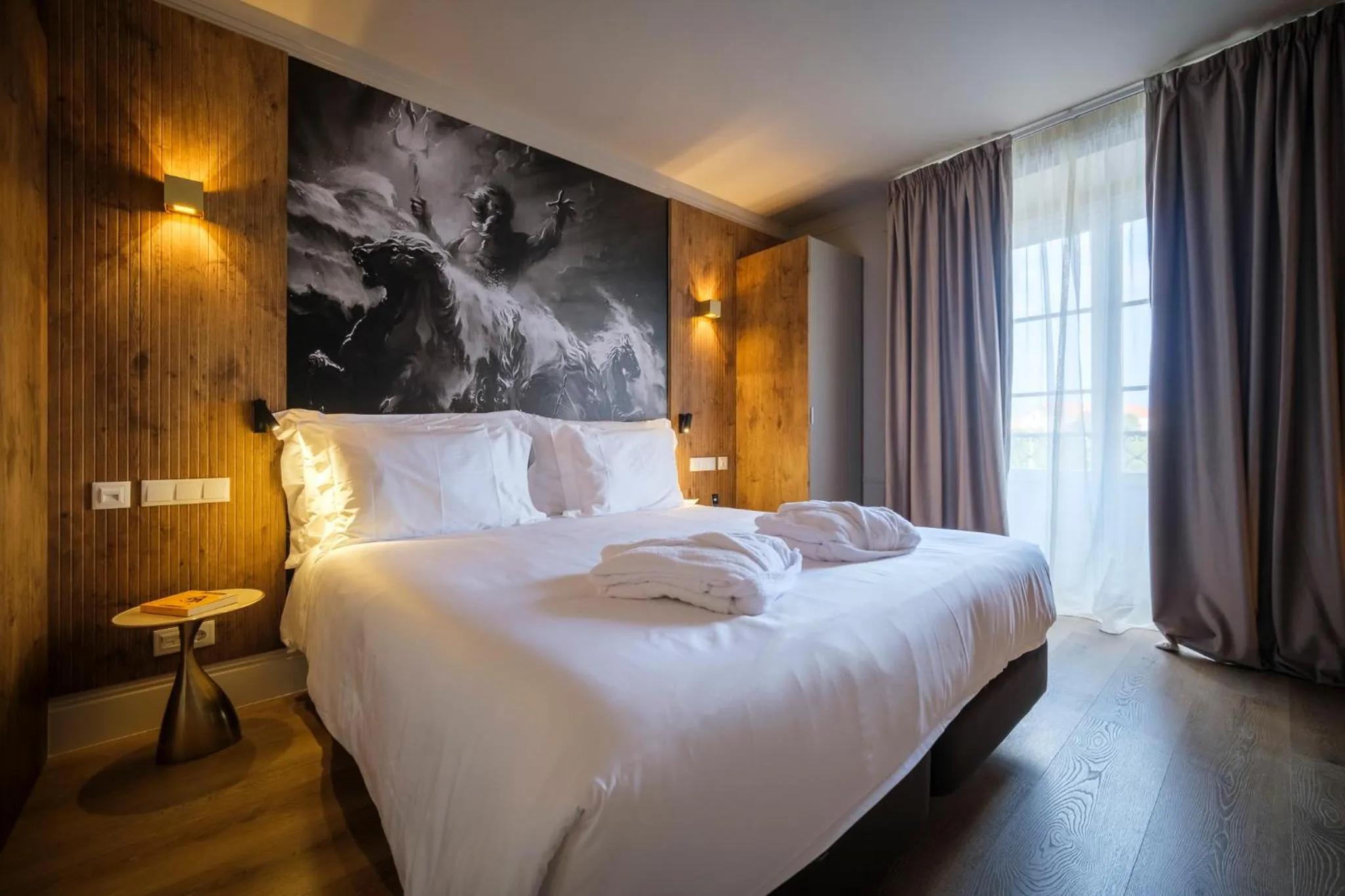 Property building, Bed in Azores Book Hotel