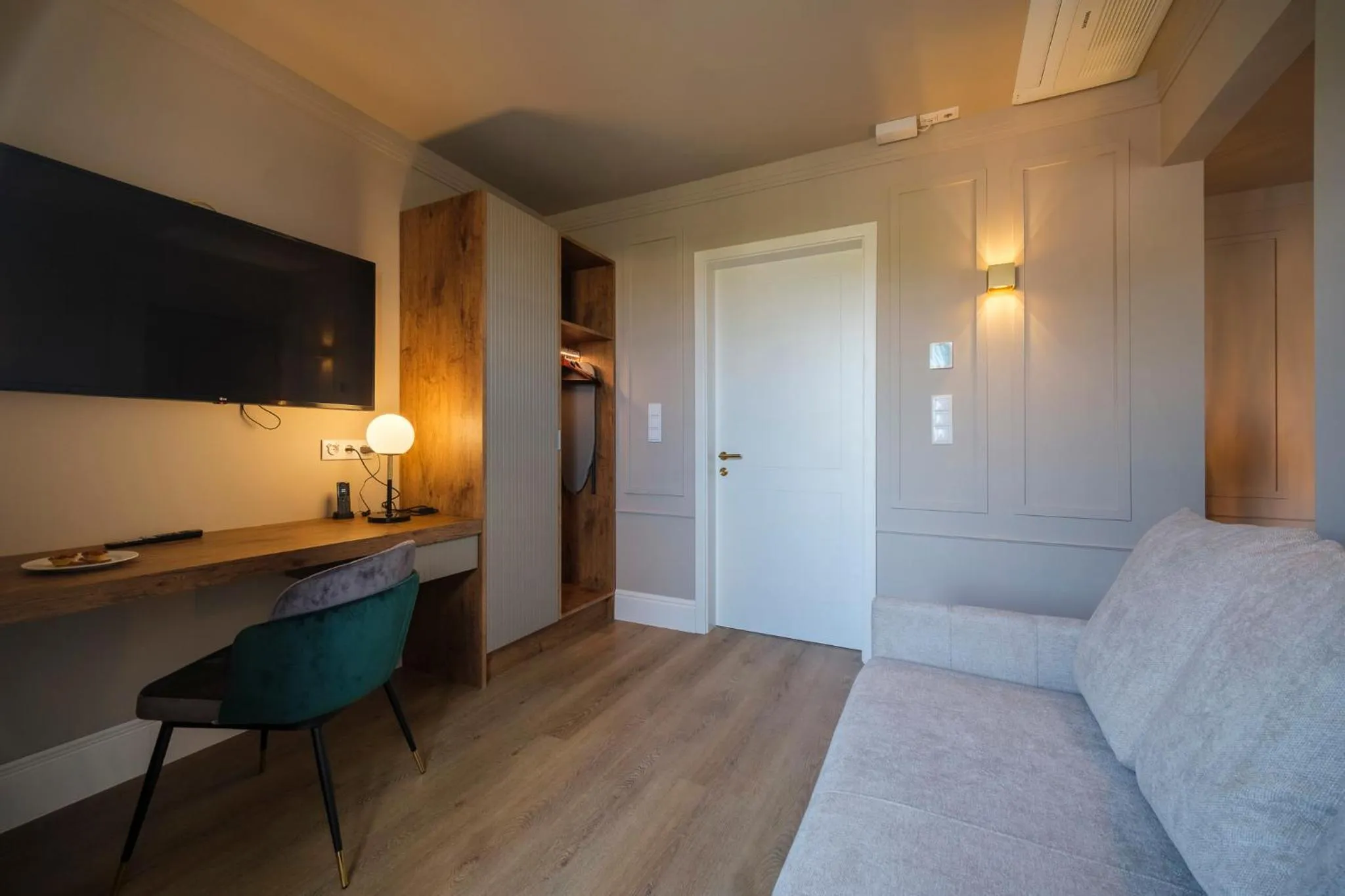 TV and multimedia in Azores Book Hotel