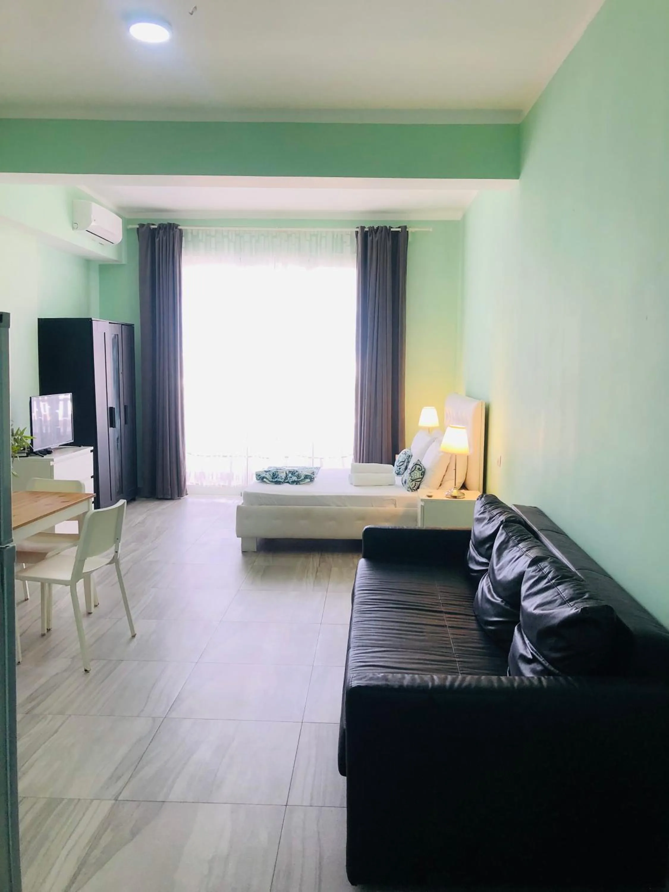 Bed in Ducassi Rooftop Pool Suites Beach Club and SPA