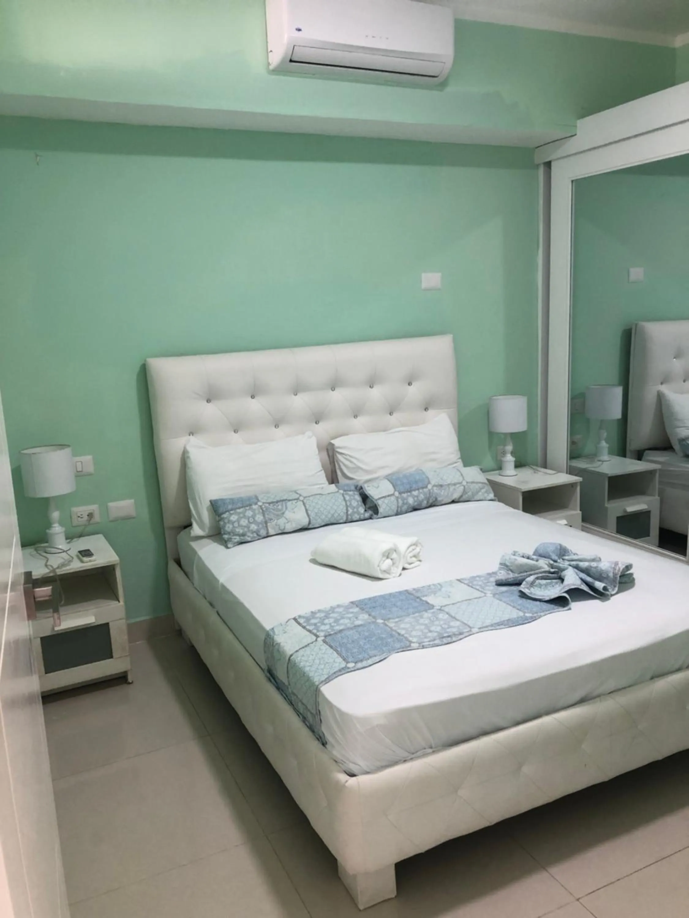 Bed in Ducassi Rooftop Pool Suites Beach Club and SPA