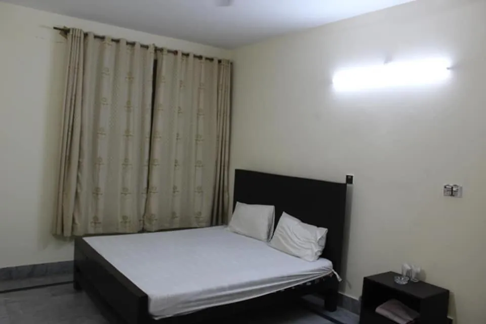 Bed in Kashmir Inn Hotel