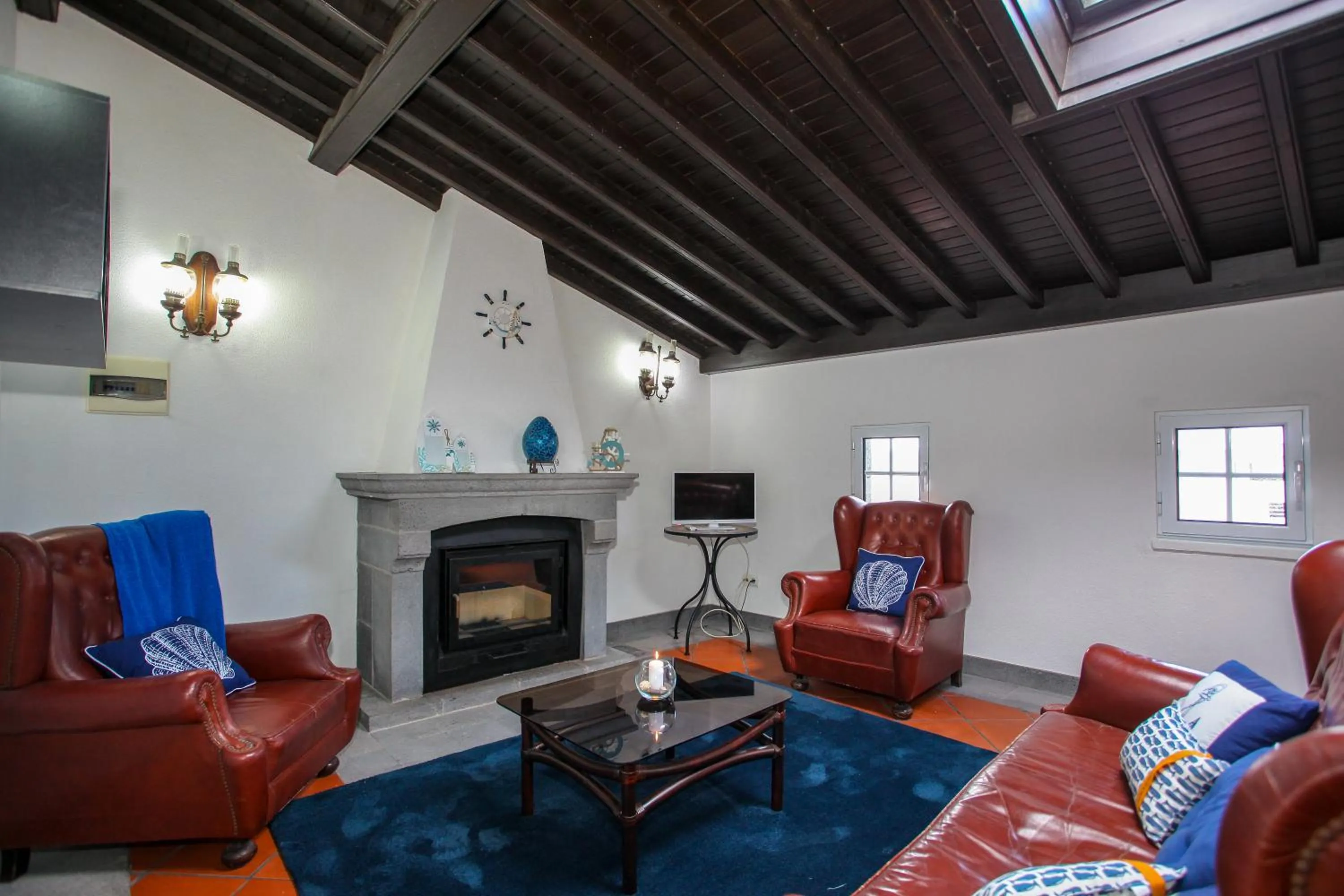 Communal lounge/ TV room in Aparthotel Barracuda