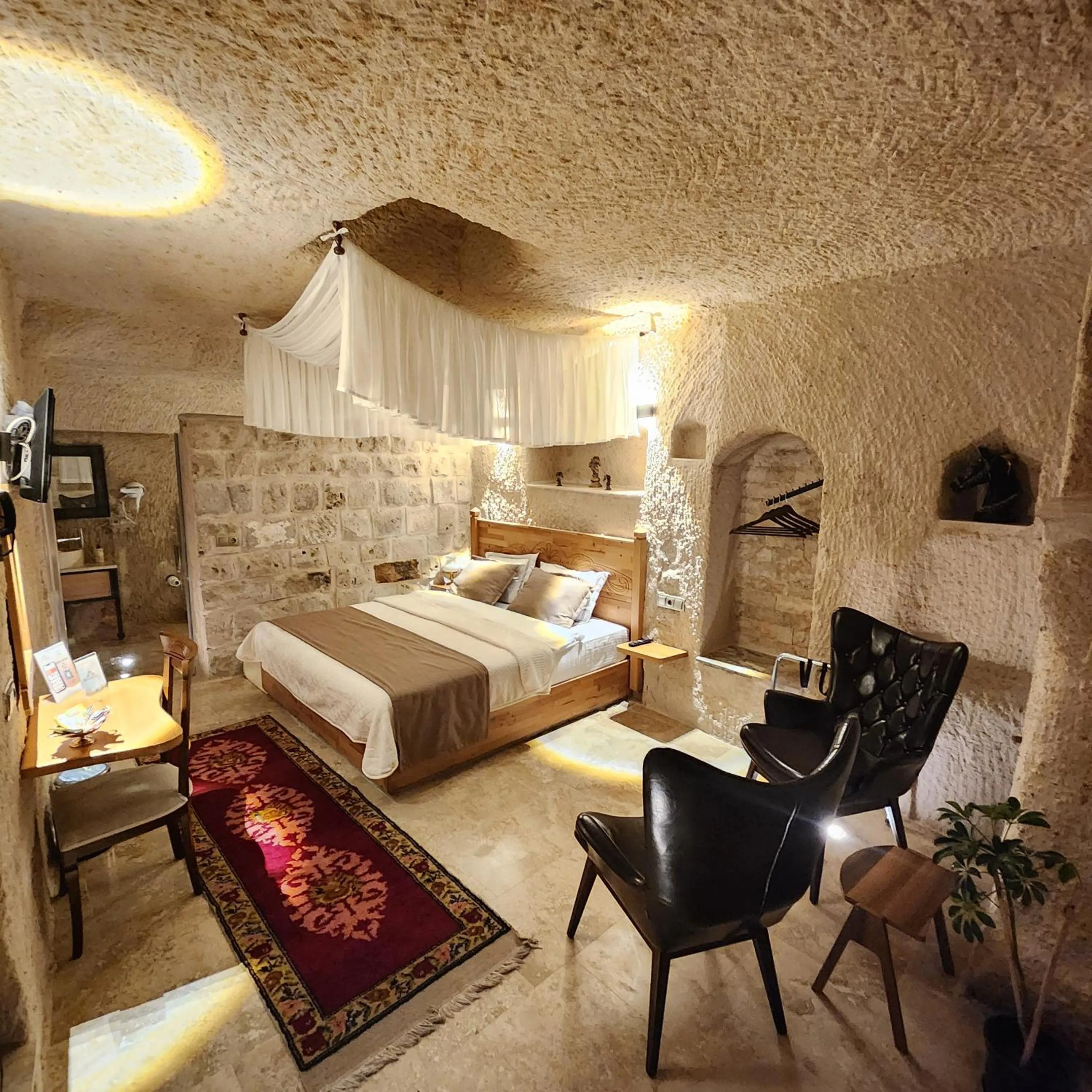 Photo of the whole room, Bed in Memories Cave House Adults Only Plus 12