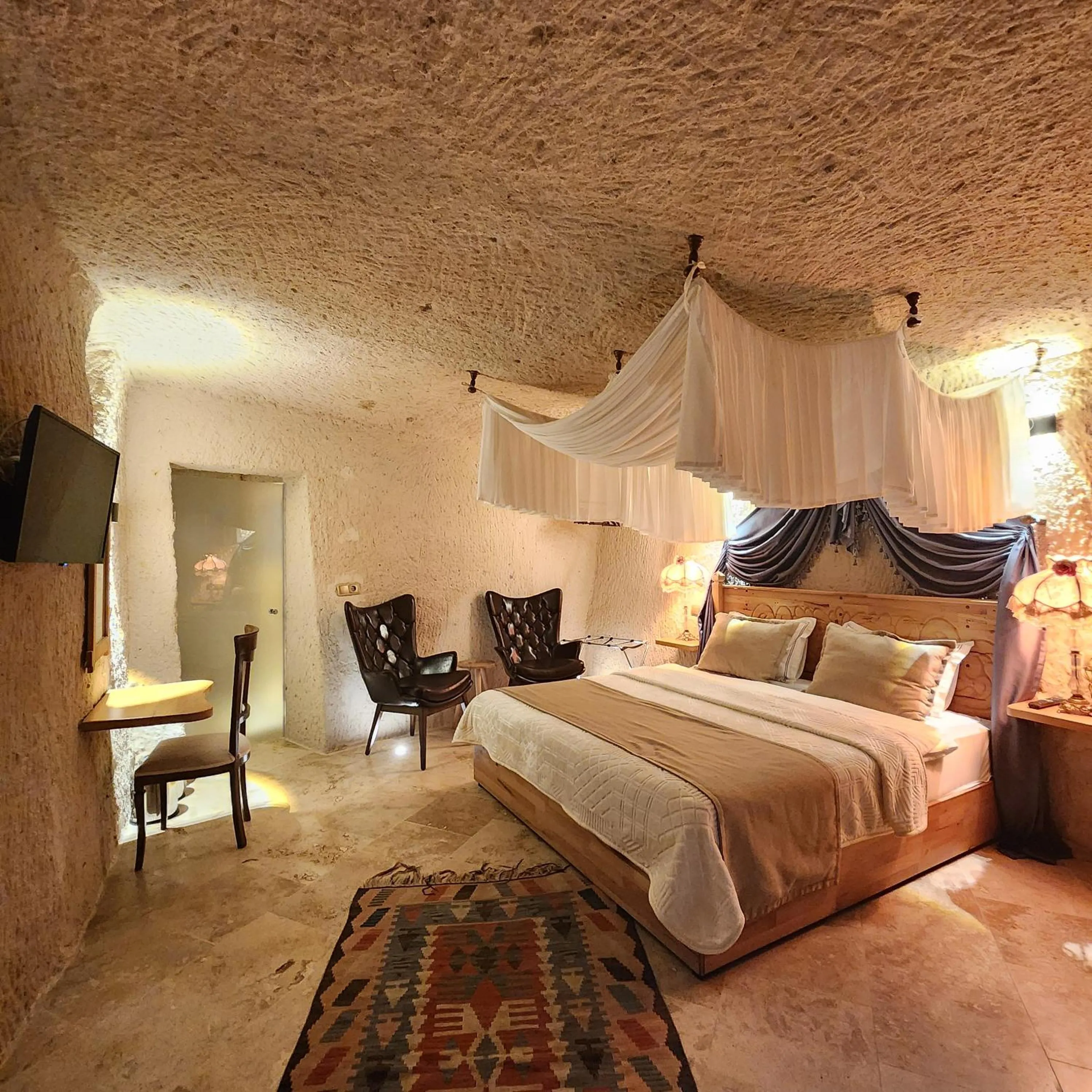 Photo of the whole room, Bed in Memories Cave House Adults Only Plus 12