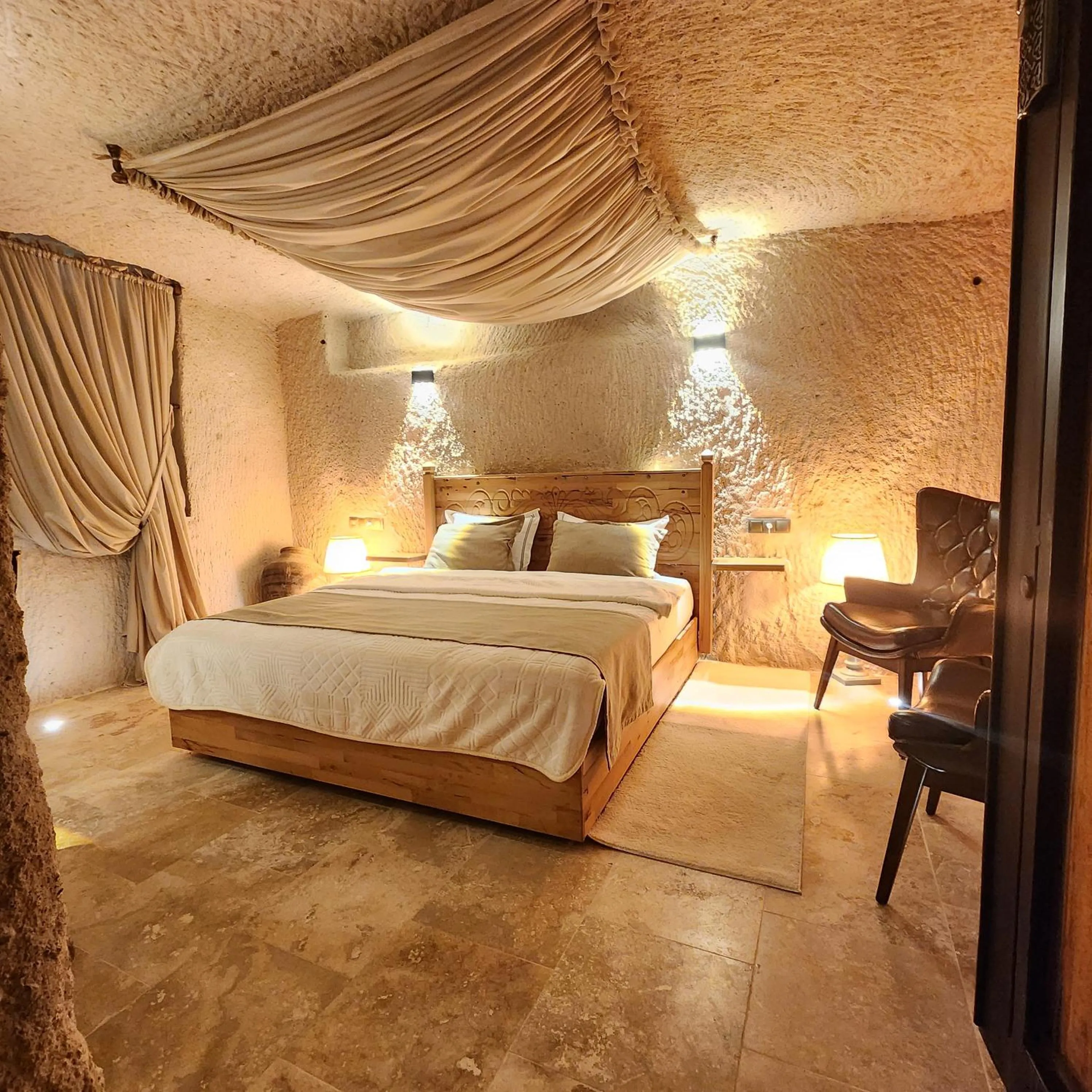 Photo of the whole room, Bed in Memories Cave House Adults Only Plus 12