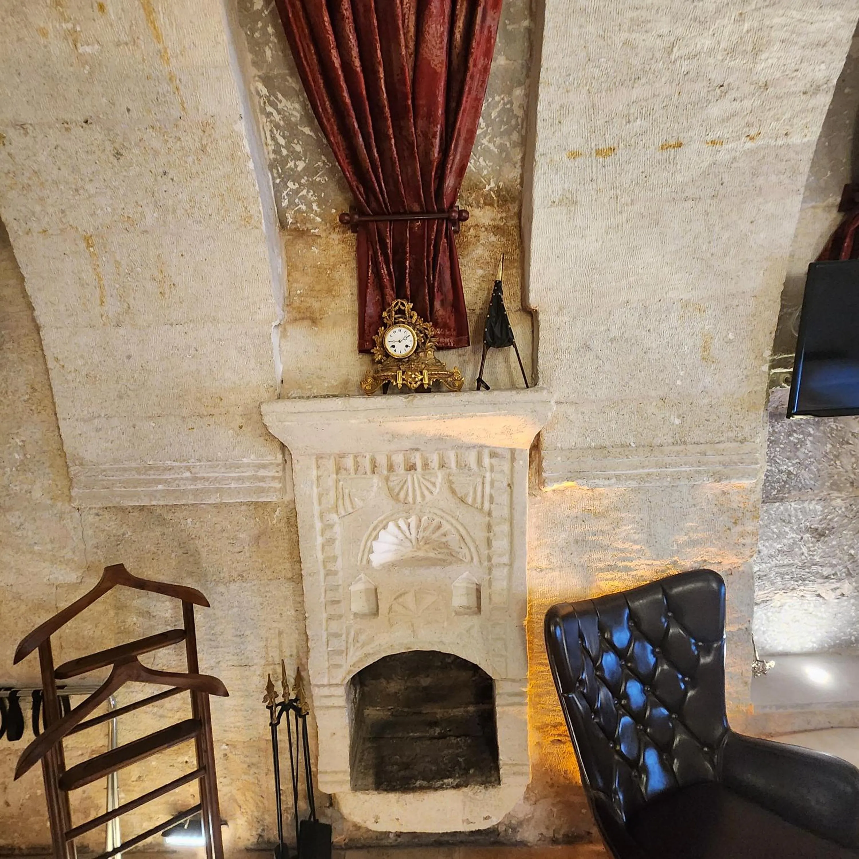 fireplace in Memories Cave House Adults Only Plus 12