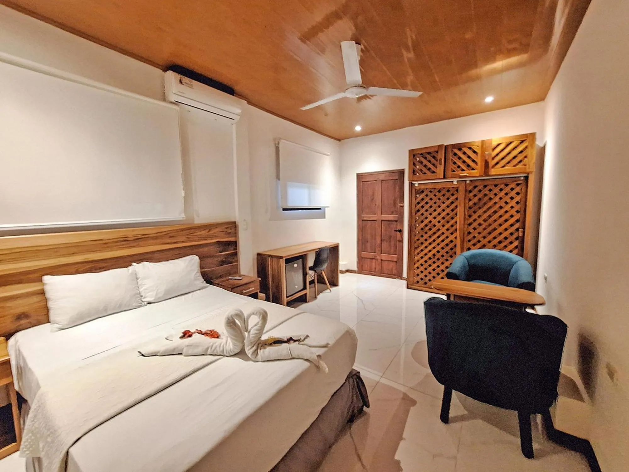 Bedroom, Bed in Infiniti Hotel