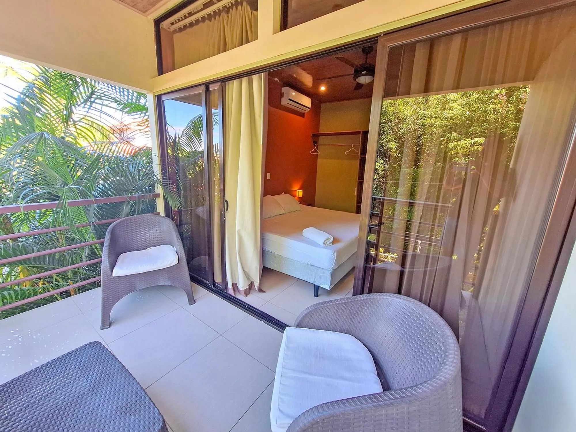 Balcony/Terrace, Bed in Infiniti Hotel