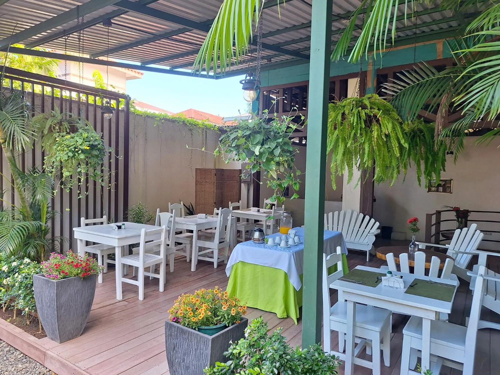 Restaurant/places to eat in Infiniti Hotel