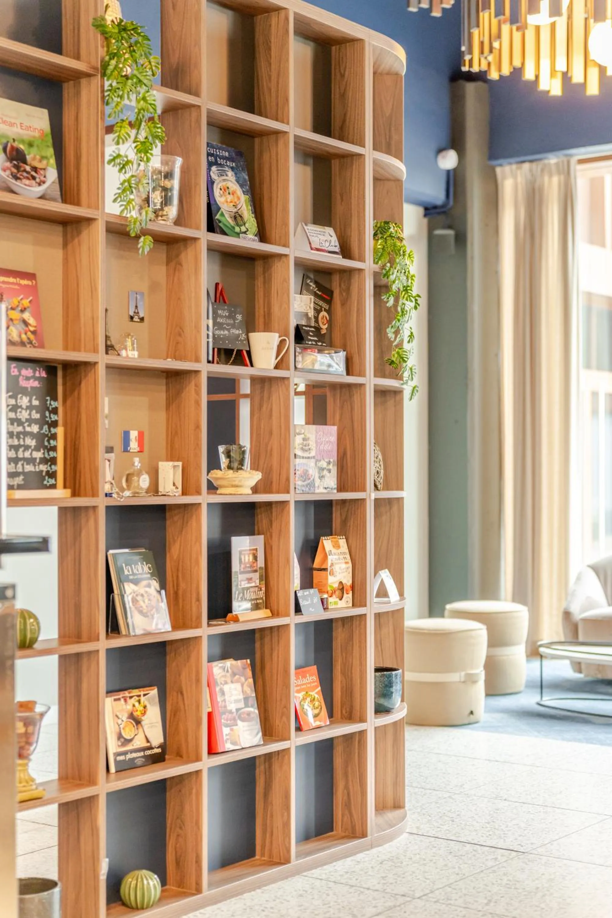 Library in Hôtel AKENA Serris - Val d'Europe