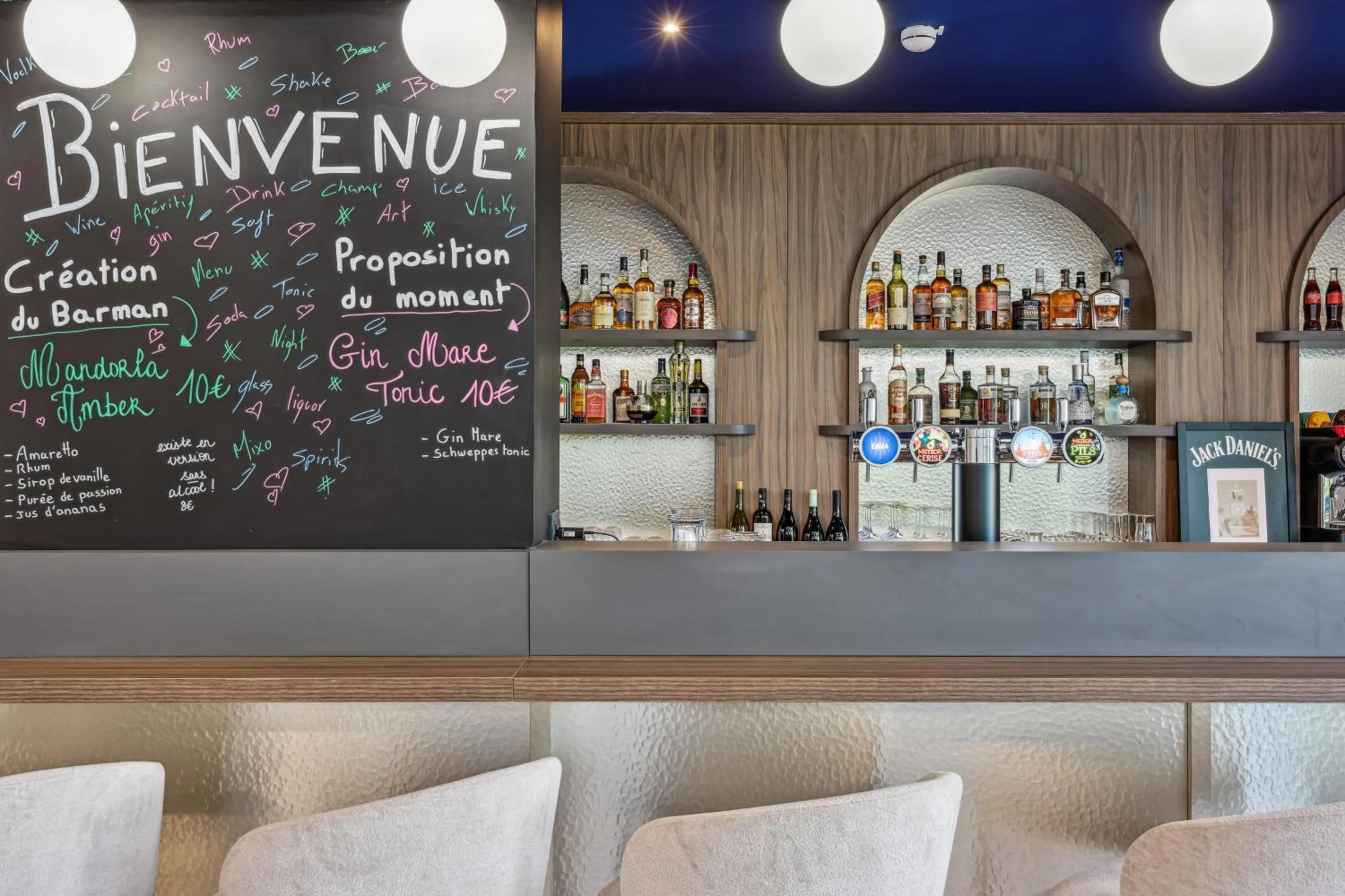 Lounge or bar in Hôtel AKENA Serris - Val d'Europe