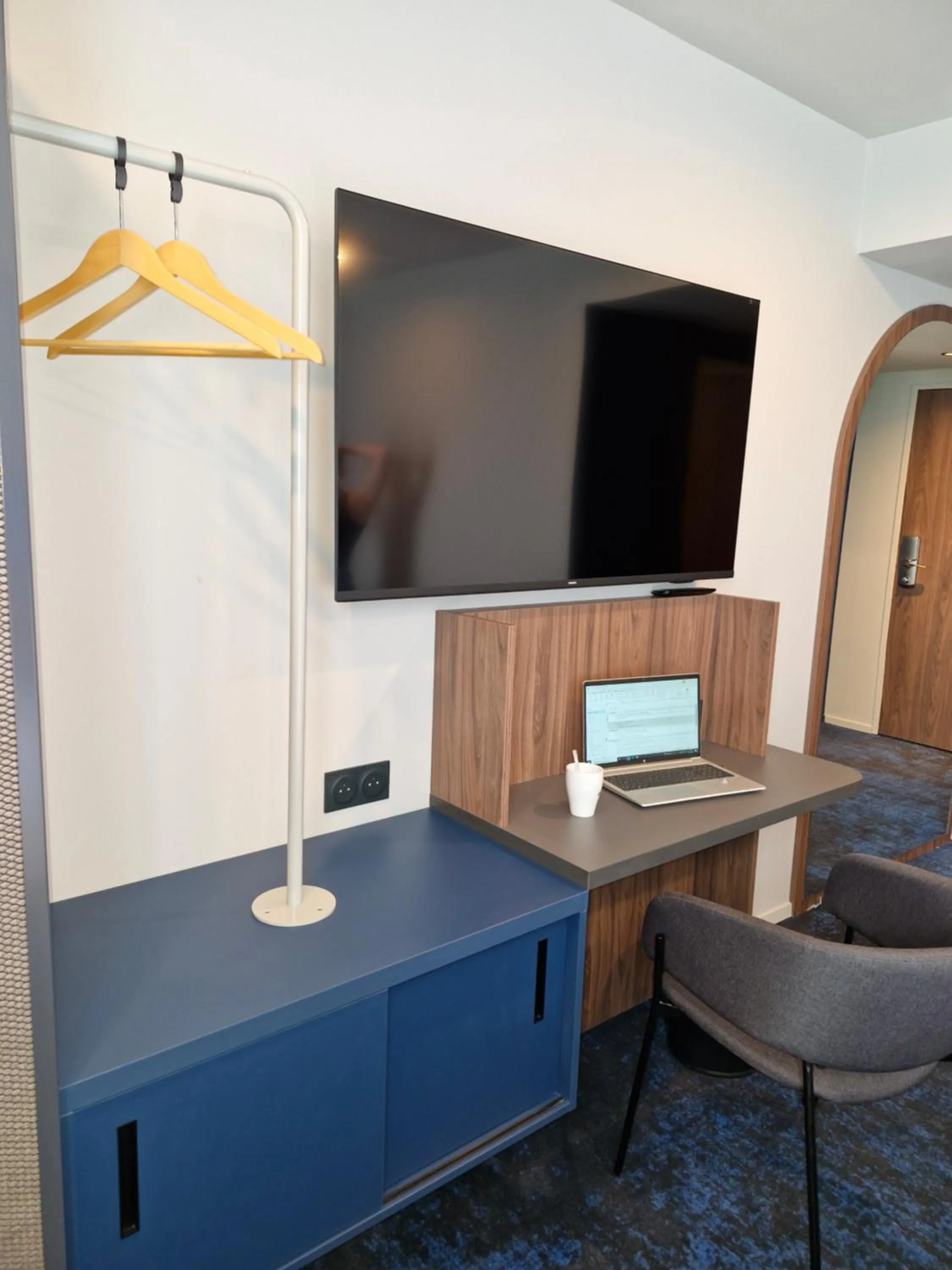 TV and multimedia in Hôtel AKENA Serris - Val d'Europe