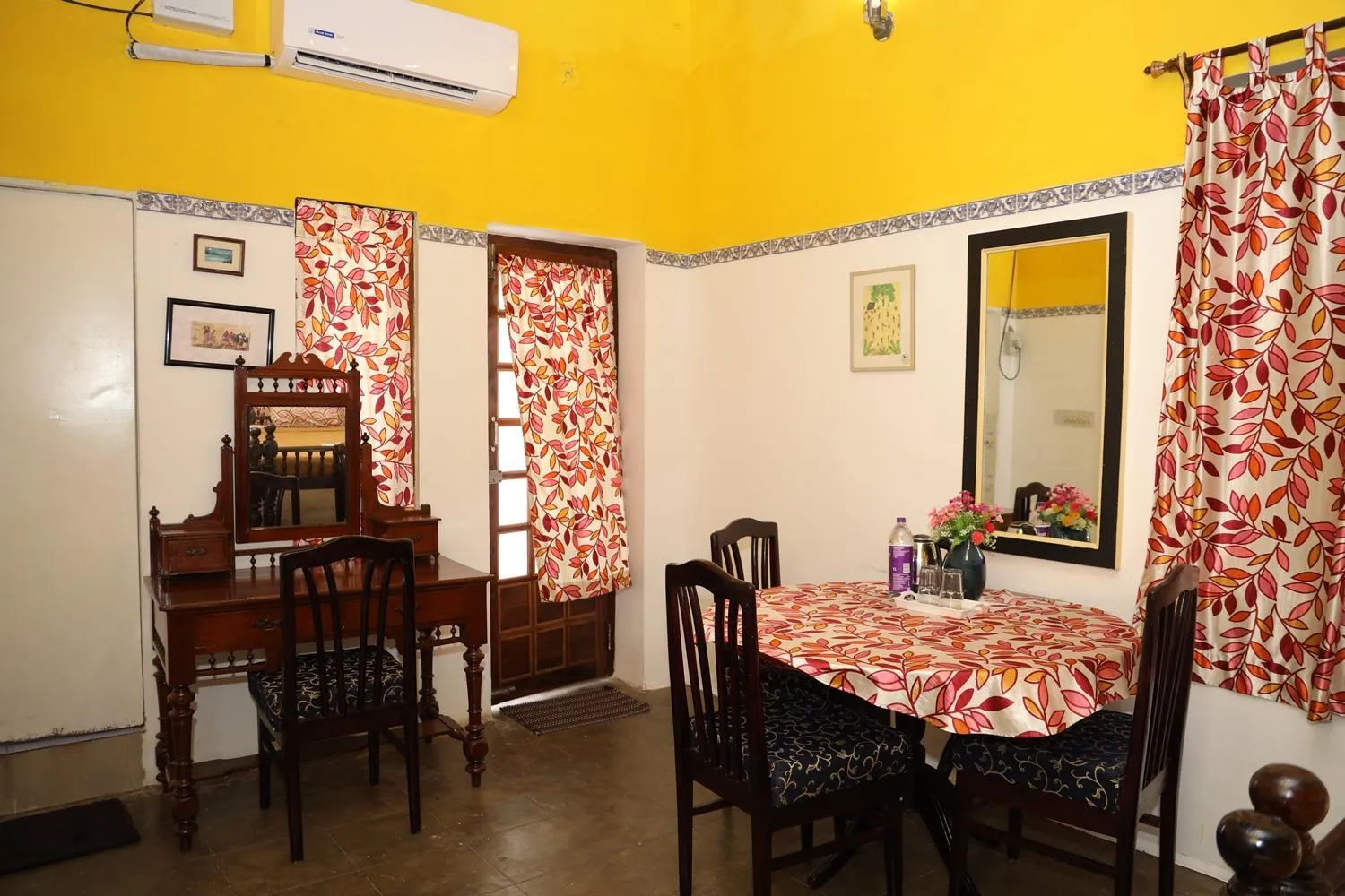 Seating area in LA VILLA CREOLE