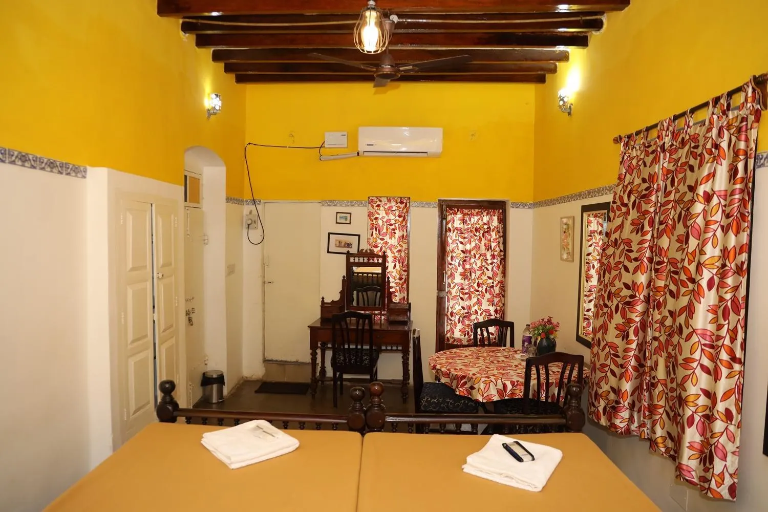 Photo of the whole room in LA VILLA CREOLE