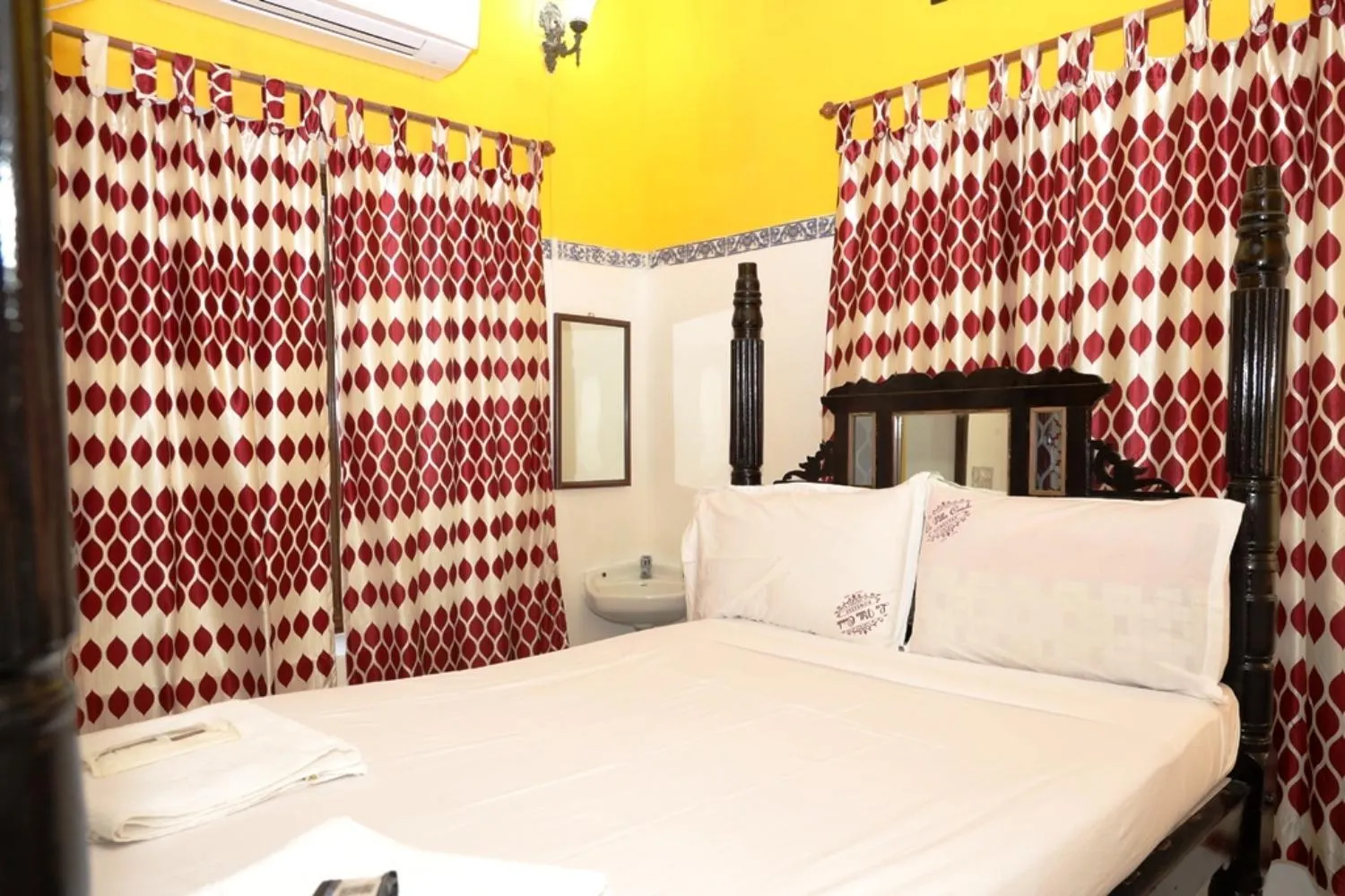 Bed in LA VILLA CREOLE