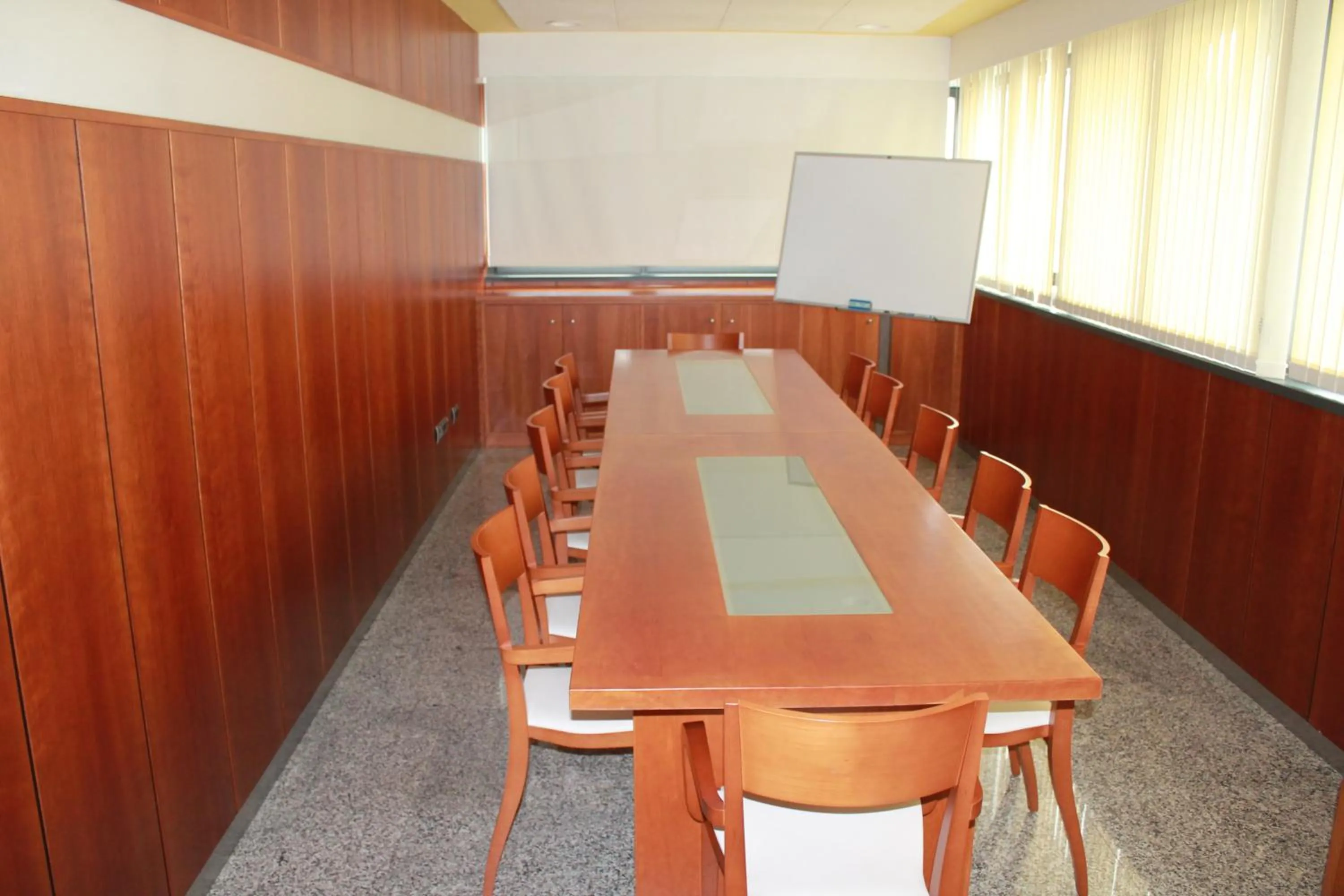 Business facilities in Andamur San Román