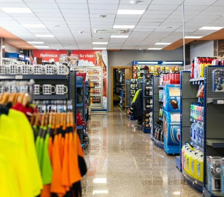 On-site shops in Andamur San Román