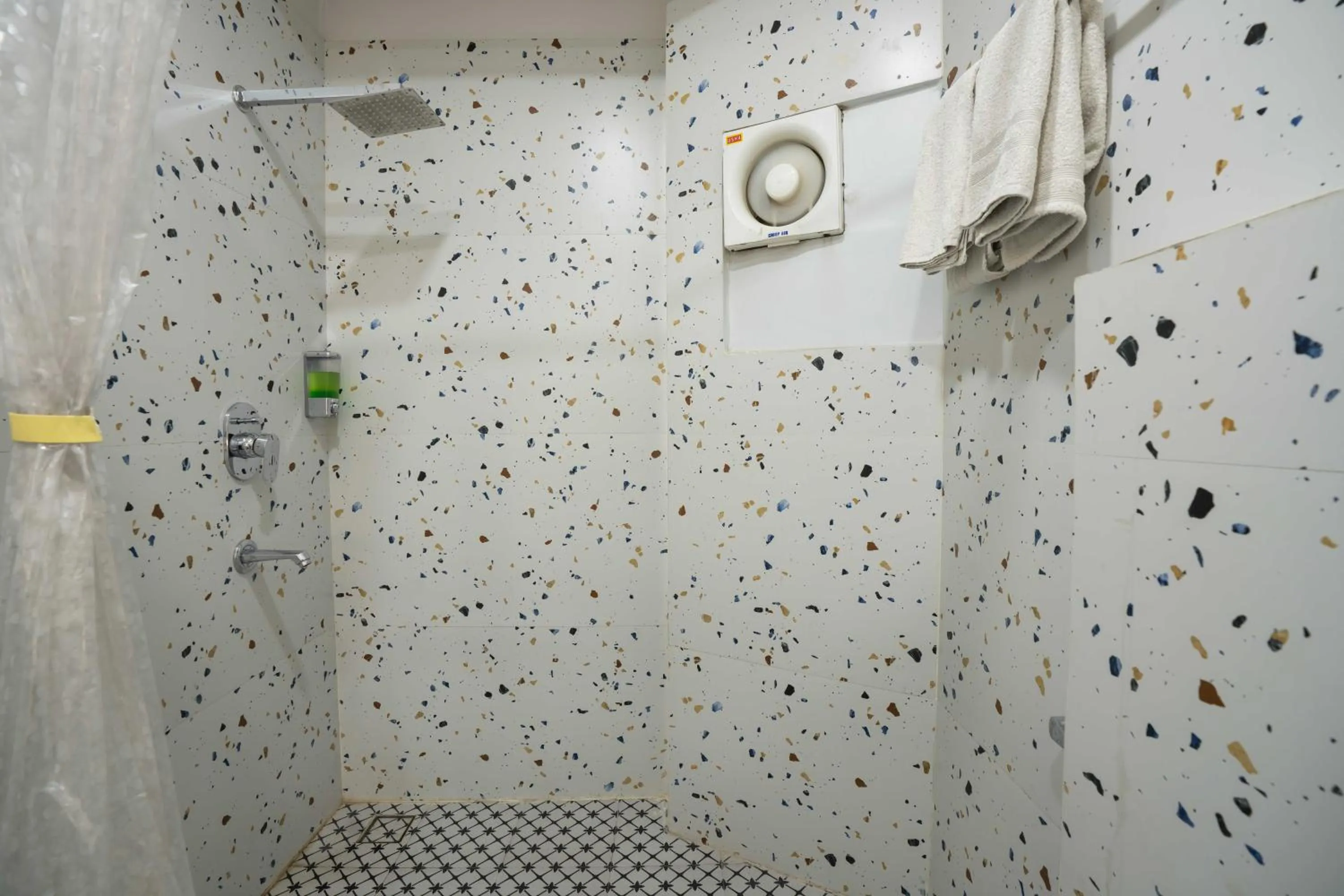Shower in Zostel Delhi