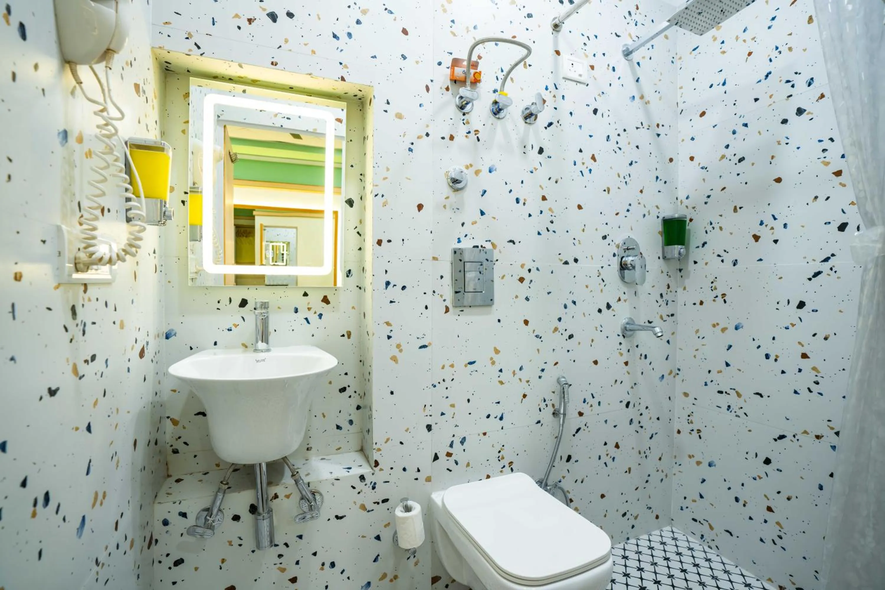 Shower in Zostel Delhi