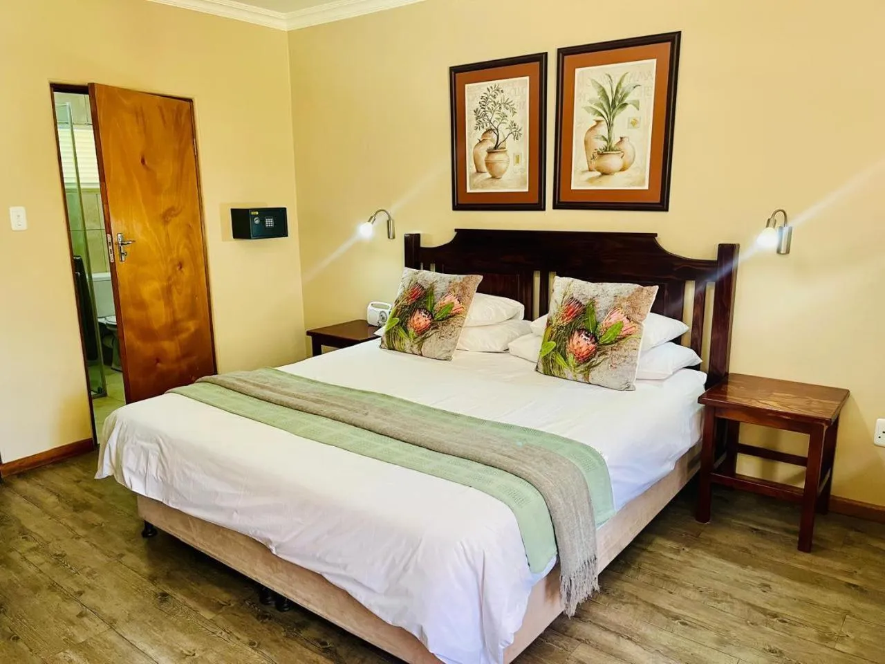 Bedroom, Bed in 17 on Bird Guest House