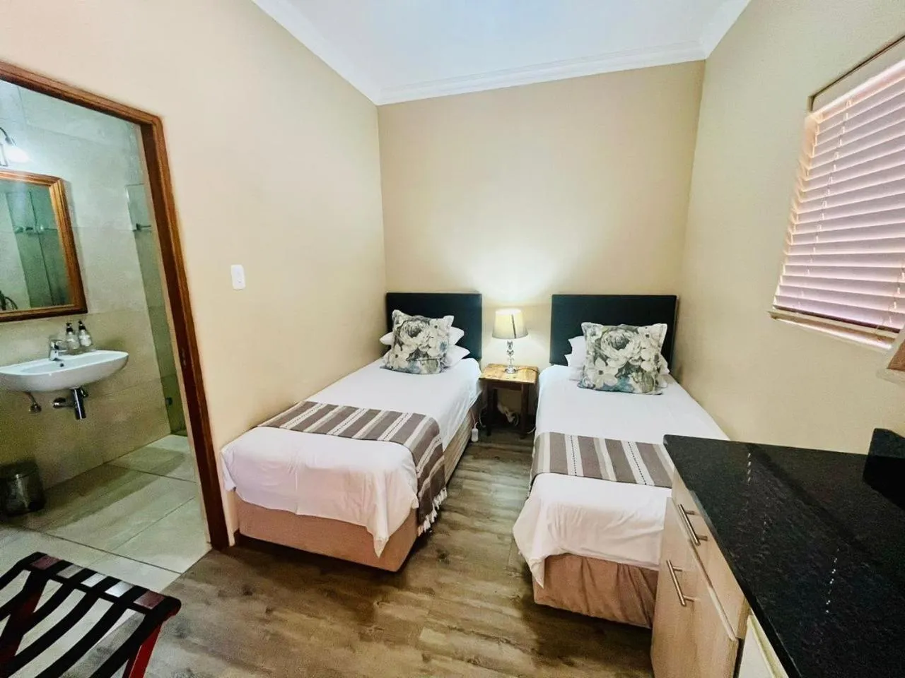 Bedroom, Bed in 17 on Bird Guest House