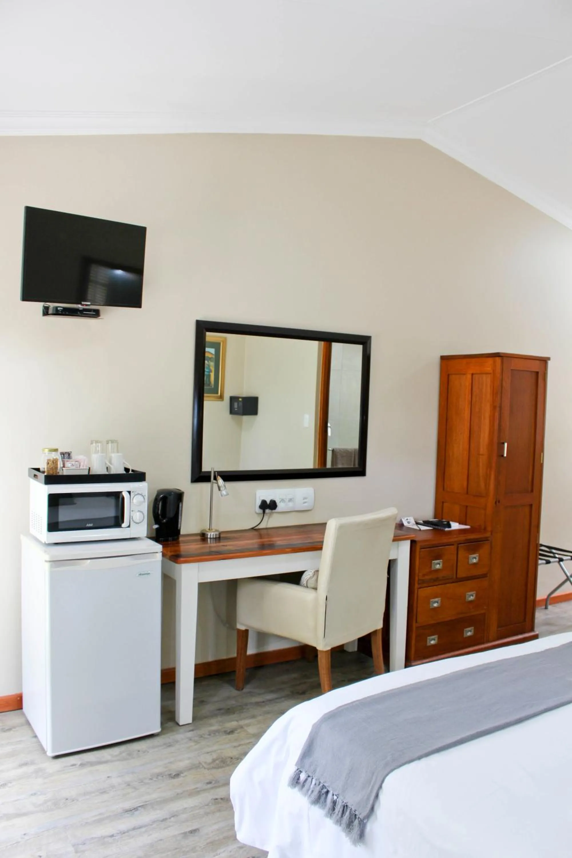 Coffee/tea facilities, Bed in 17 on Bird Guest House