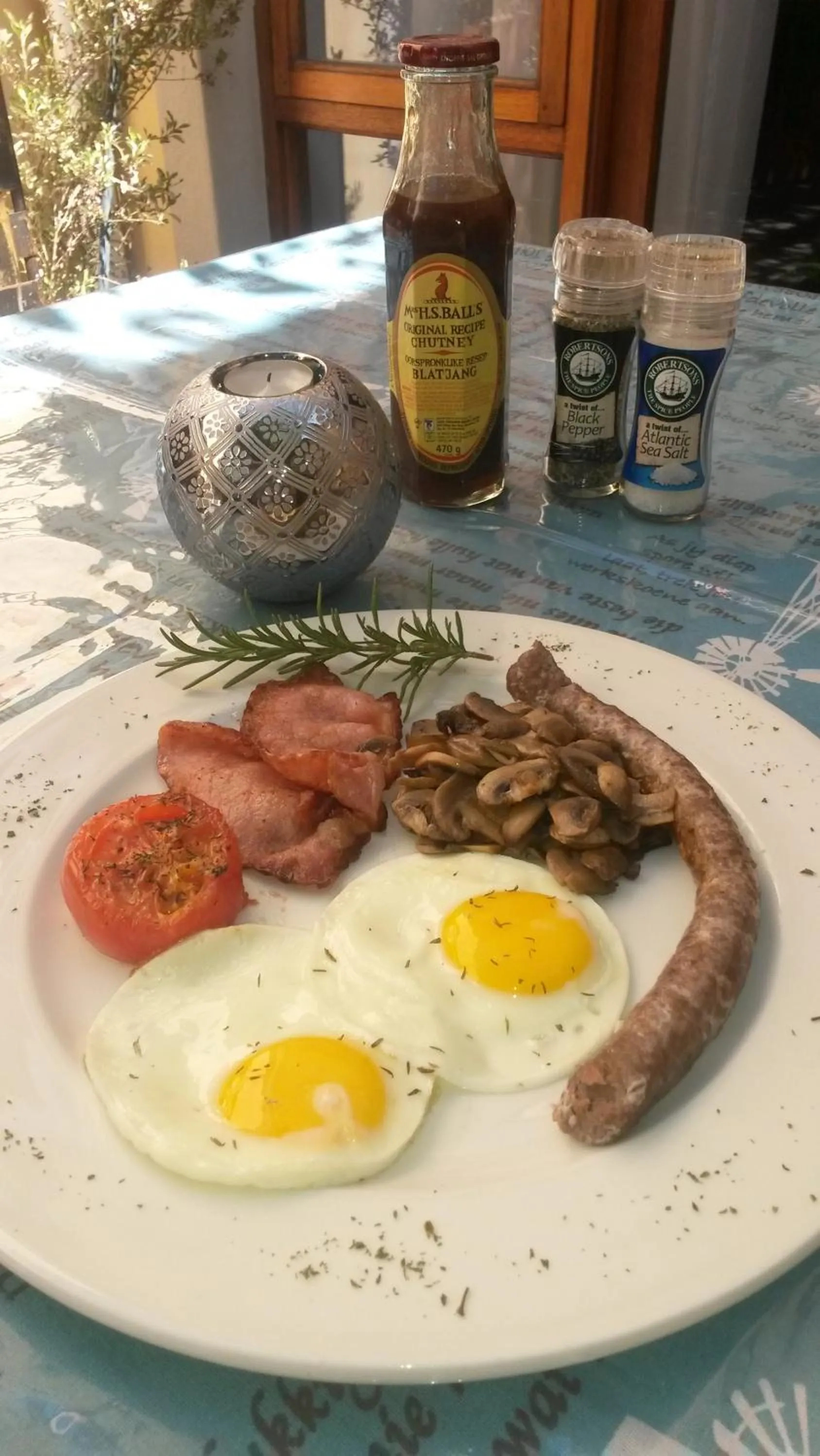 English/Irish breakfast in 17 on Bird Guest House