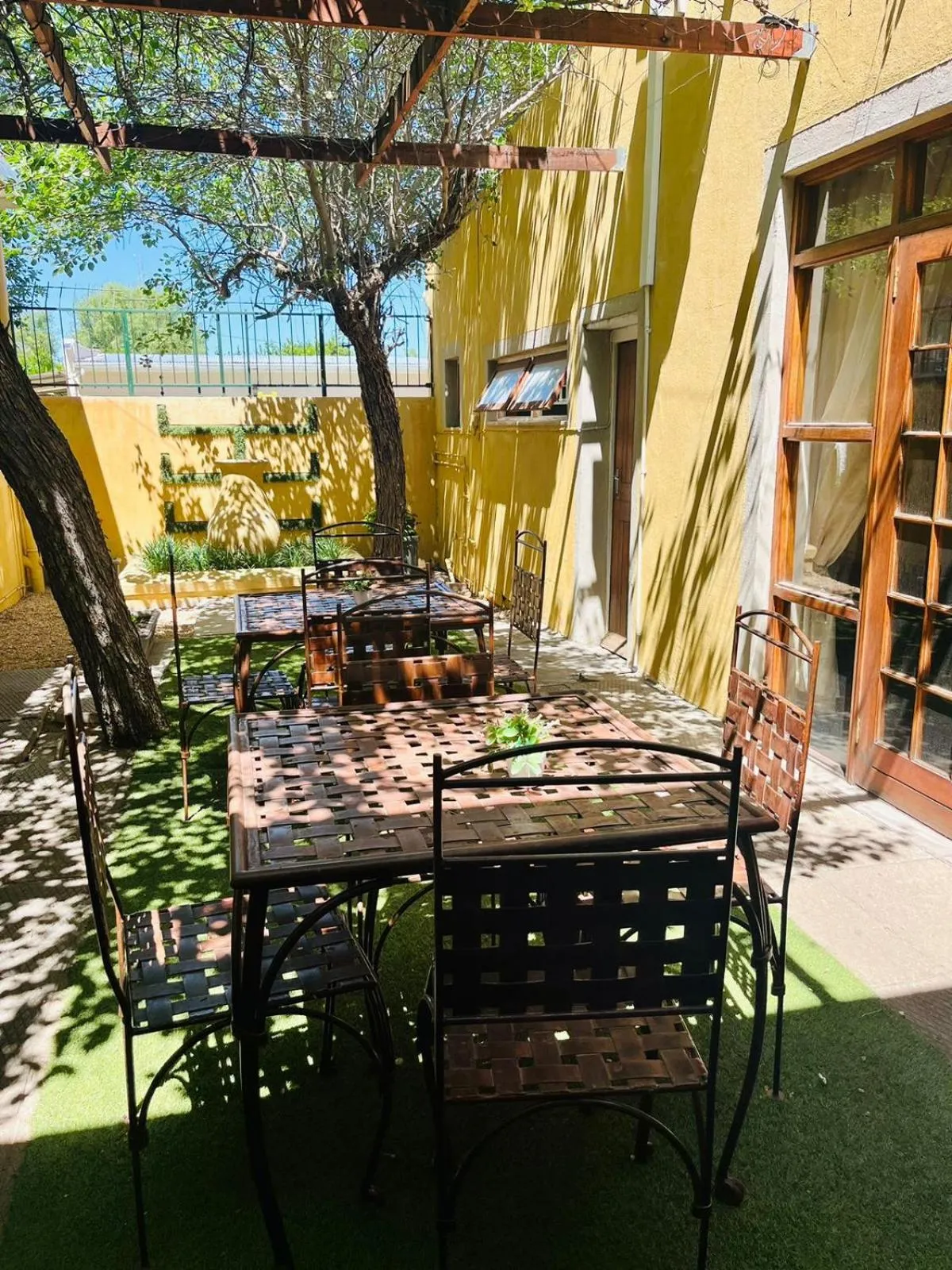 Property building in 17 on Bird Guest House