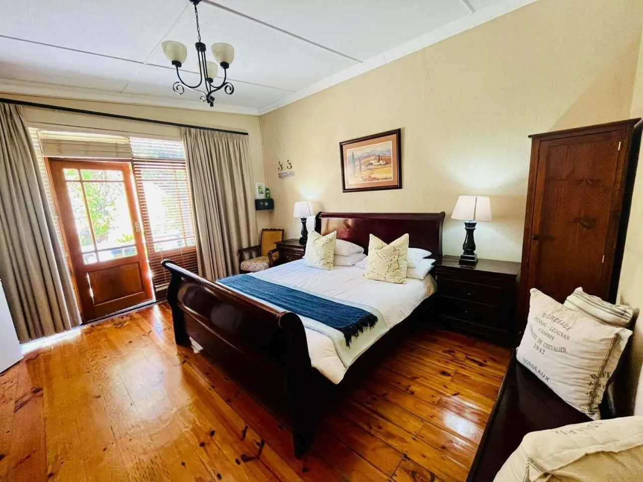 Bedroom, Bed in 17 on Bird Guest House