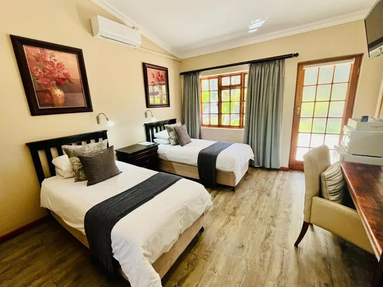 Twin Room - single occupancy in 17 on Bird Guest House Twin Room - single occupancy in 17 on Bird Guest House