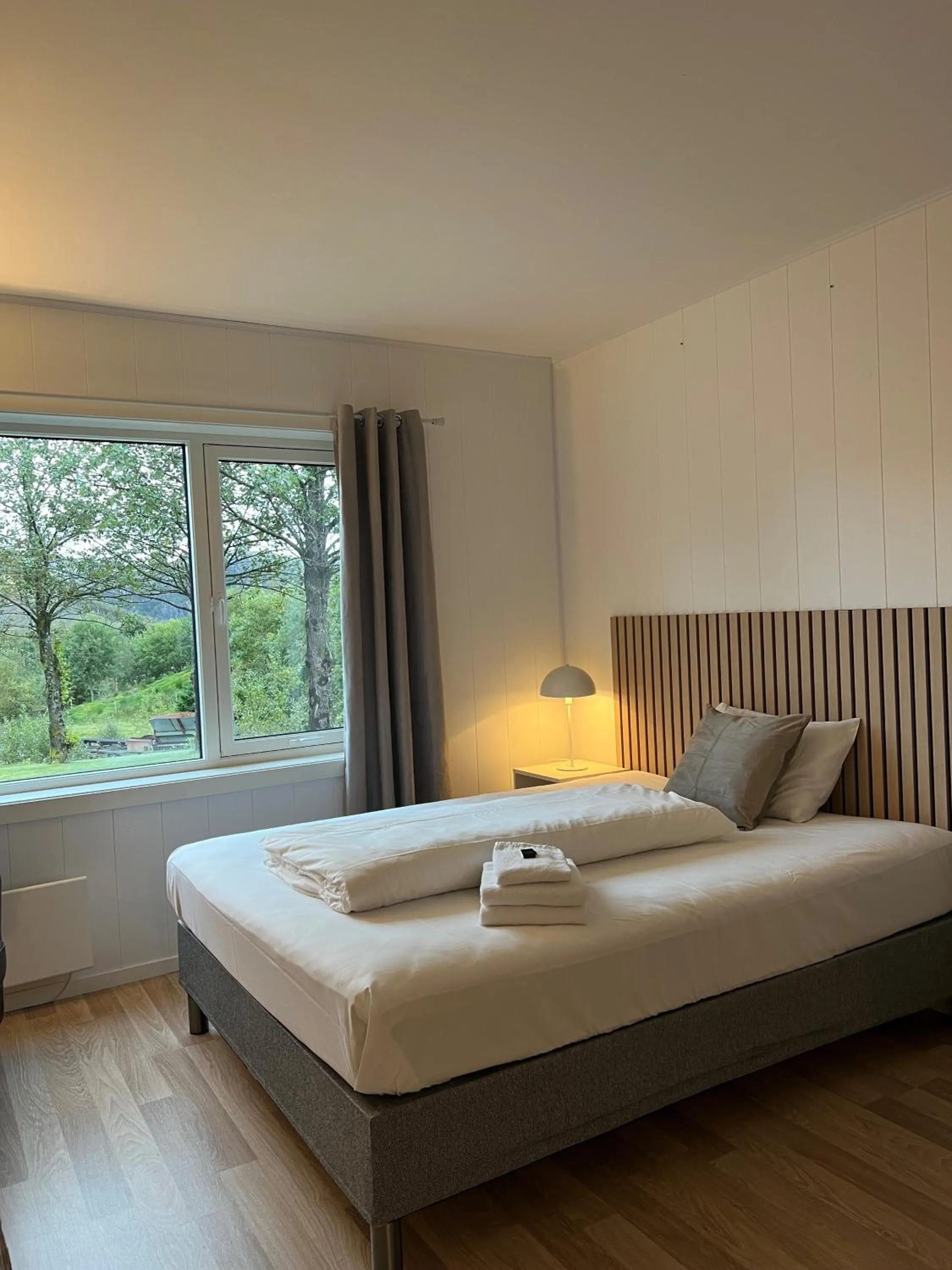 Bed in Selvbetjent leilighetshotell på Ålgård