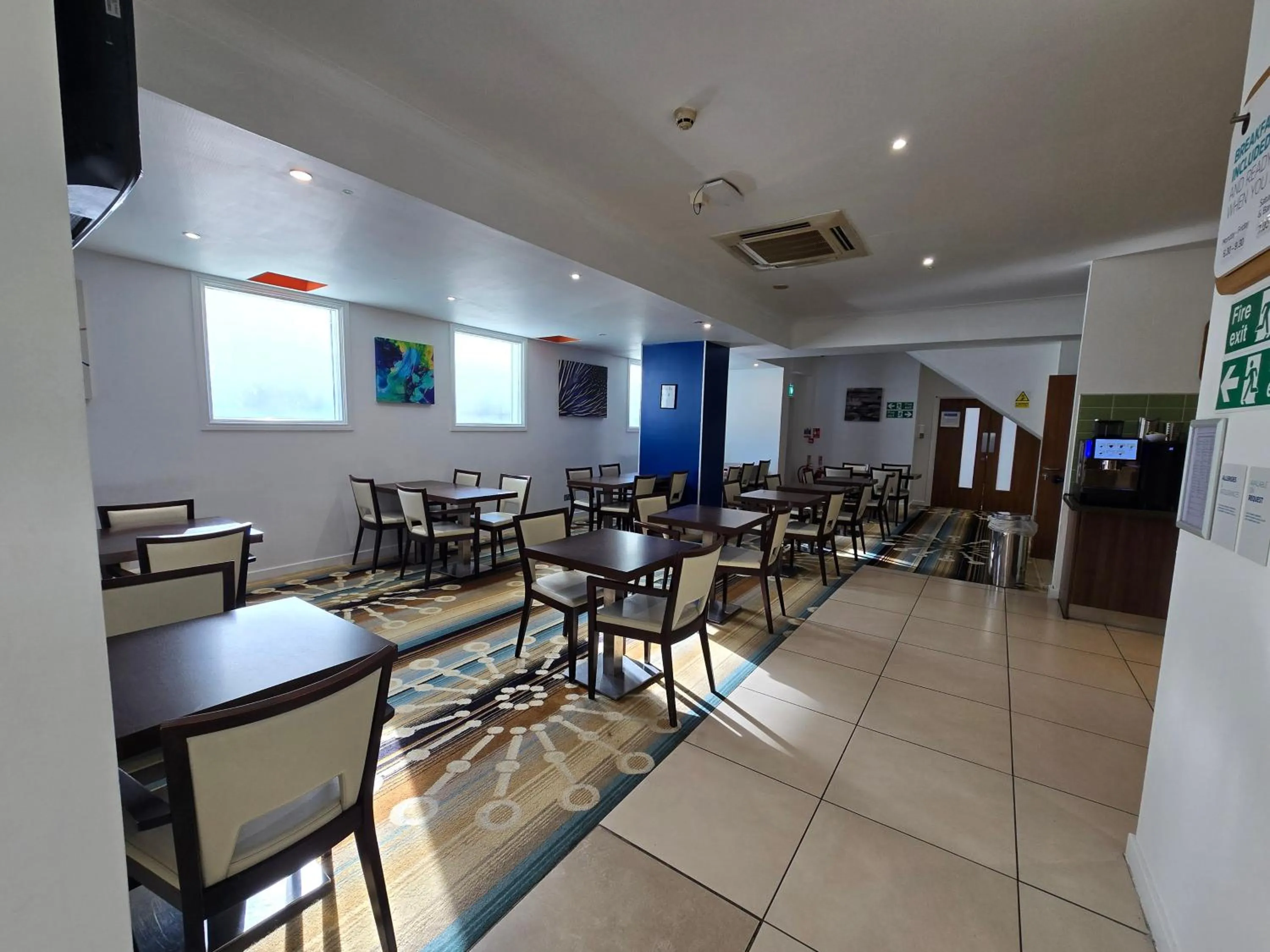 Restaurant/places to eat in Holiday Inn Express Wakefield by IHG