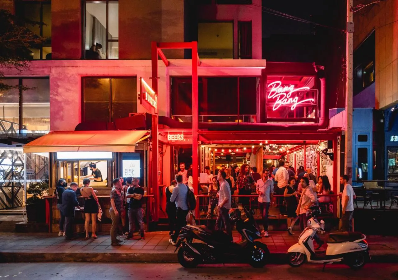 Restaurant/places to eat in Holiday Inn Express Bangkok Sukhumvit 11 by IHG