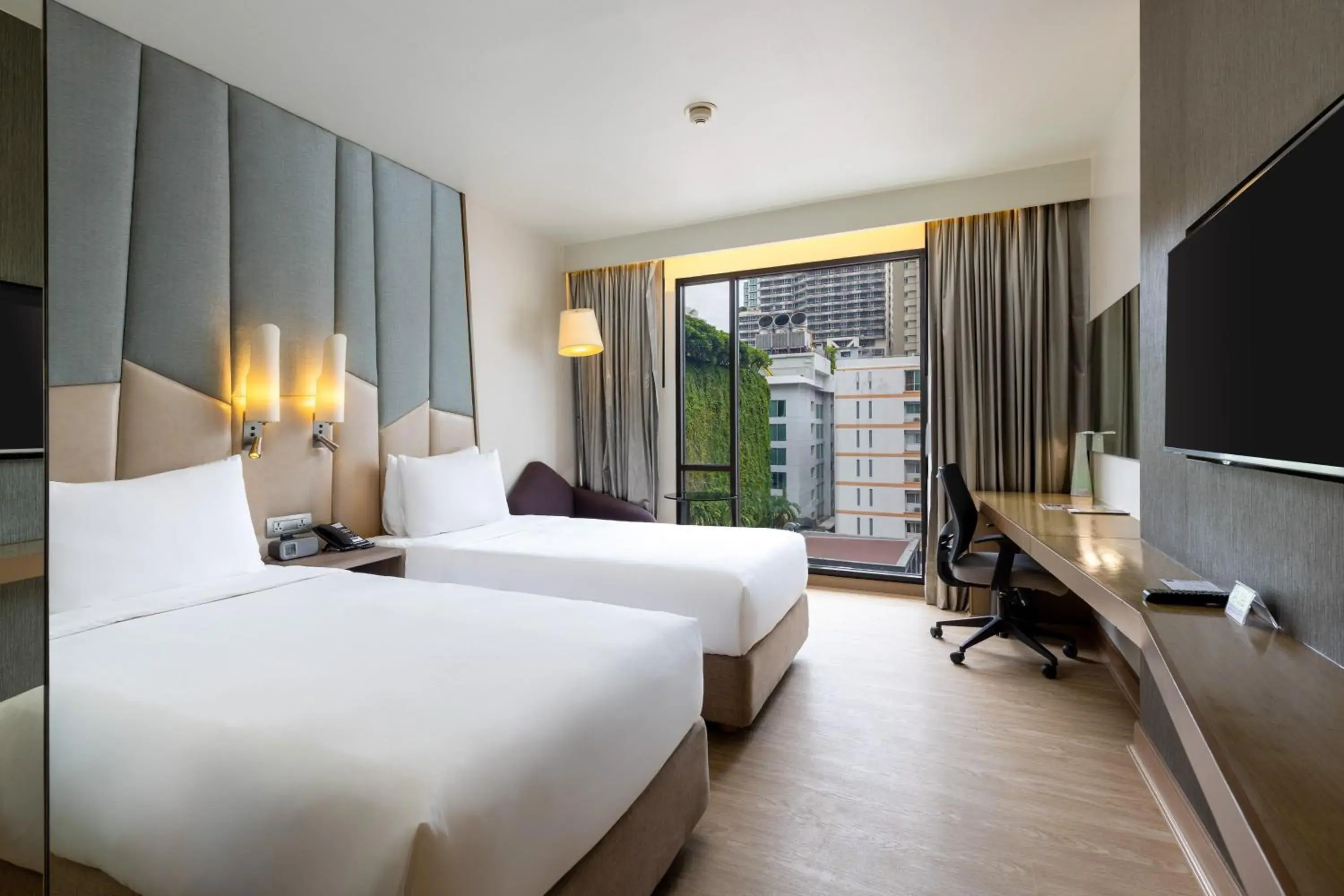 Standard Twin Room - single occupancy - Free Breakfast in Holiday Inn Express Bangkok Sukhumvit 11 by IHG Standard Twin Room - single occupancy - Free Breakfast in Holiday Inn Express Bangkok Sukhumvit 11 by IHG