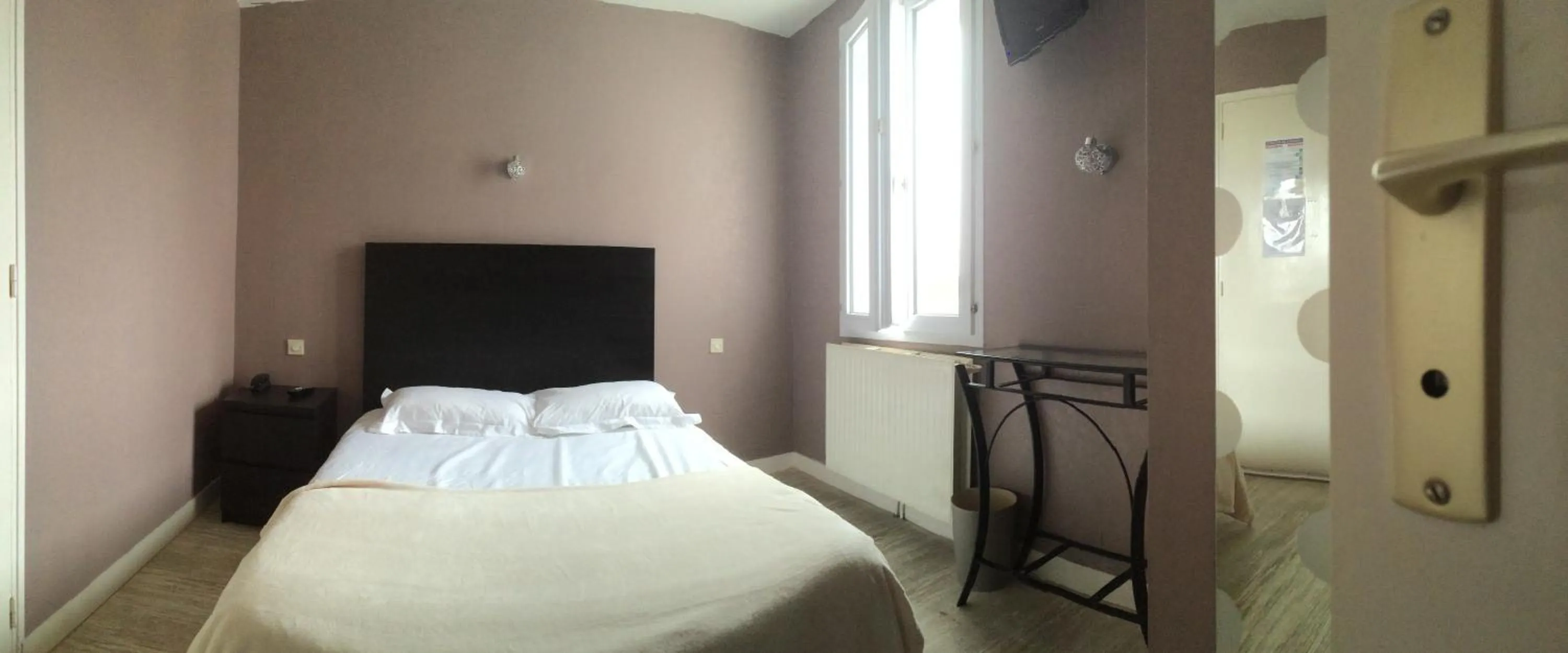 Bedroom, Bed in Hotel Les Voyageurs