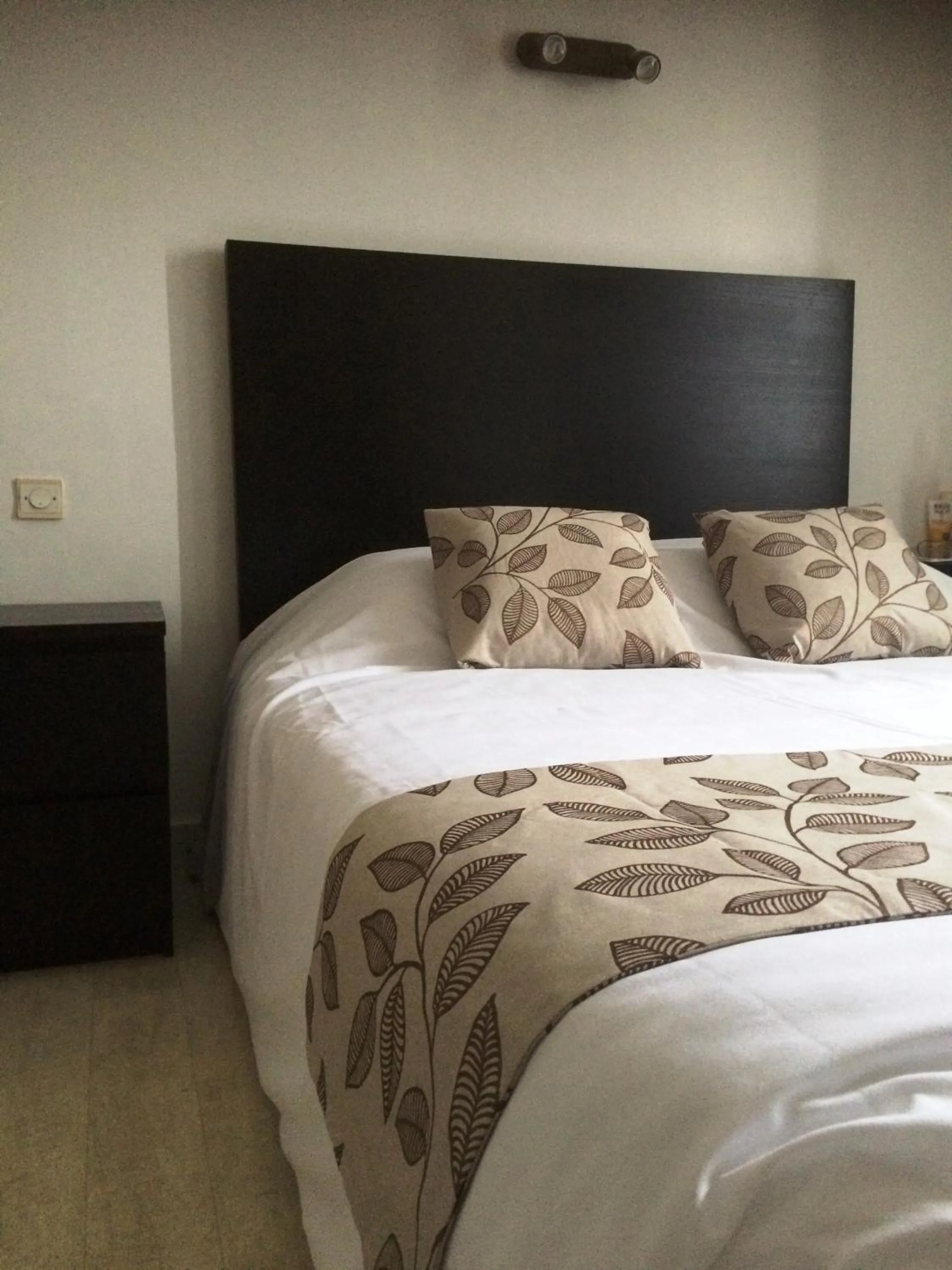 Bed in Hotel Les Voyageurs