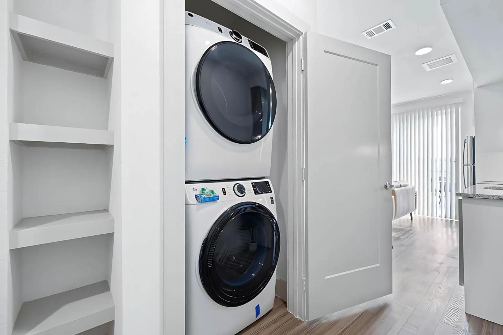 washing machine in Placemakr Downtown Austin