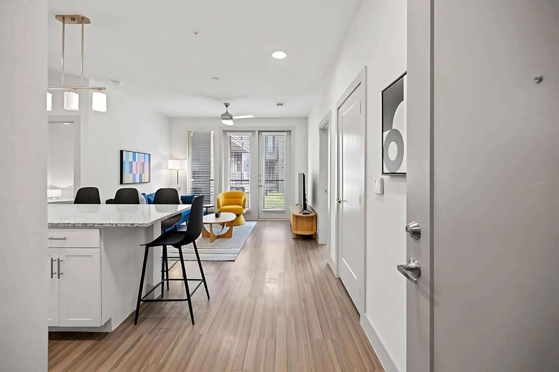 Photo of the whole room in Placemakr Downtown Austin