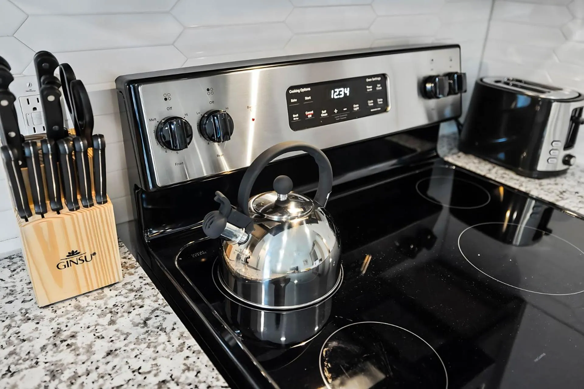 Kitchen or kitchenette in Placemakr Downtown Austin