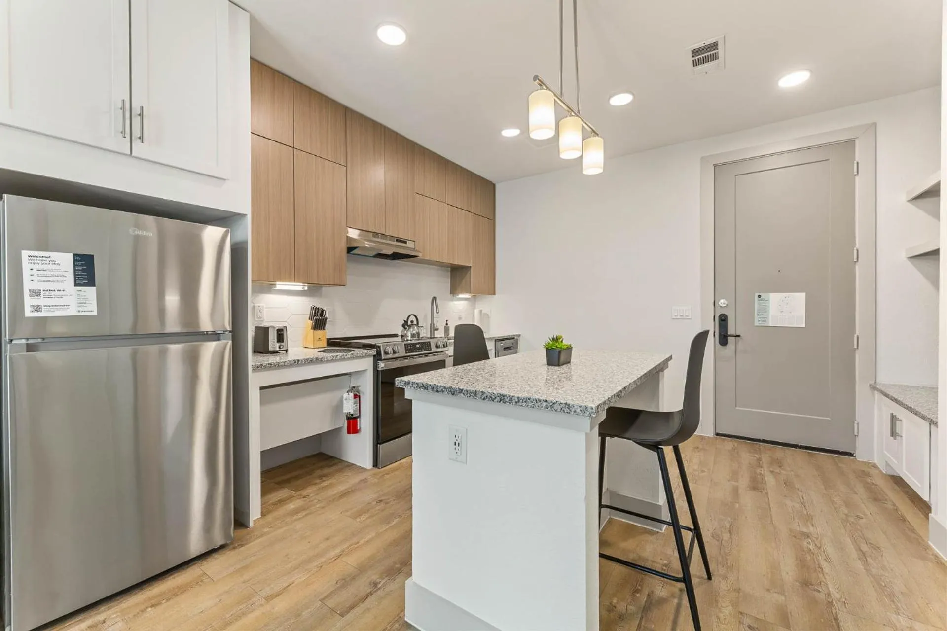 Kitchen or kitchenette in Placemakr Downtown Austin