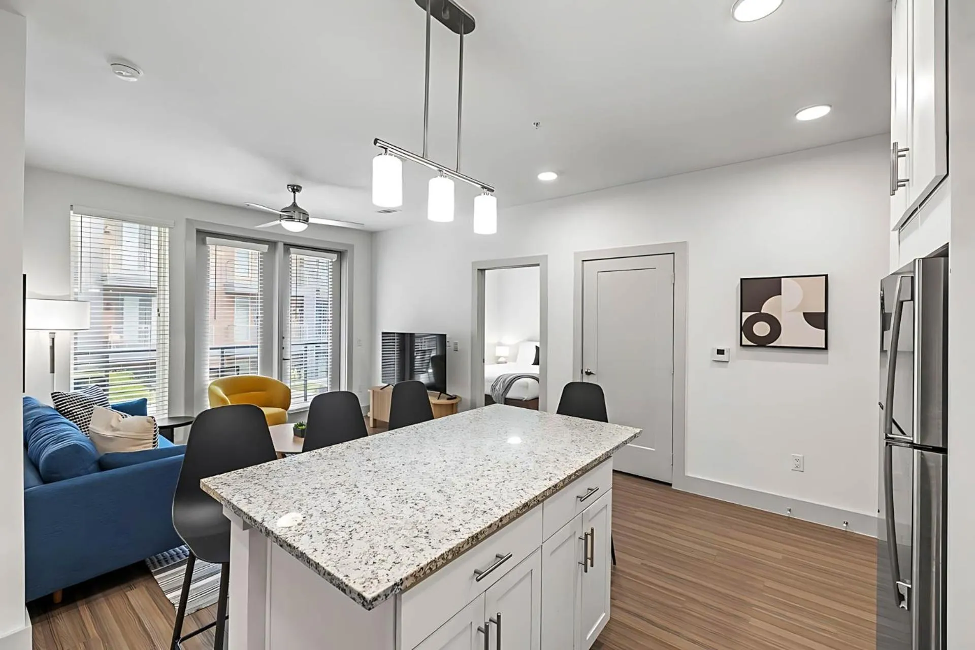 Kitchen or kitchenette in Placemakr Downtown Austin