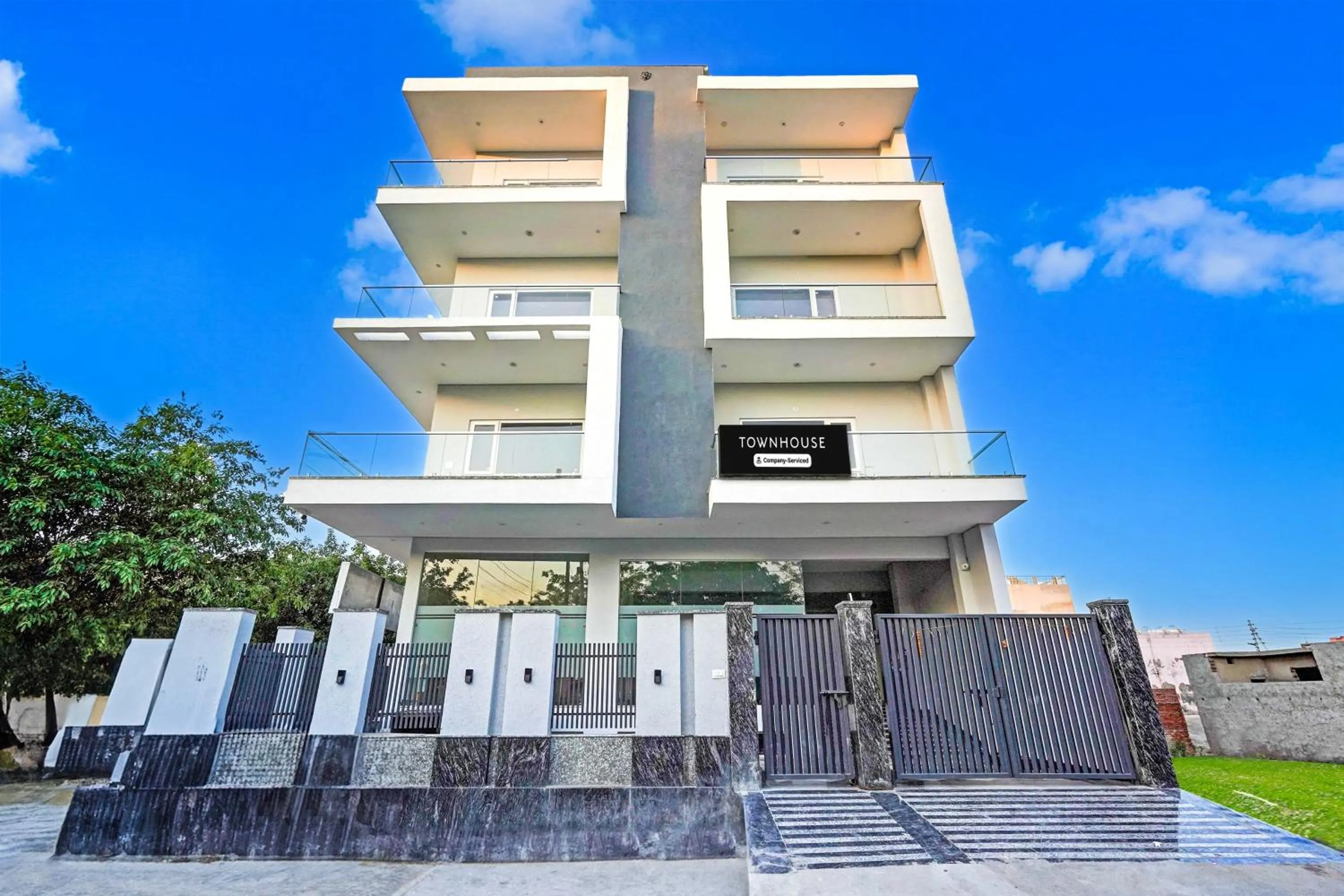 Facade/entrance in Townhouse Sector 86 Near Sector 83 Metro Station